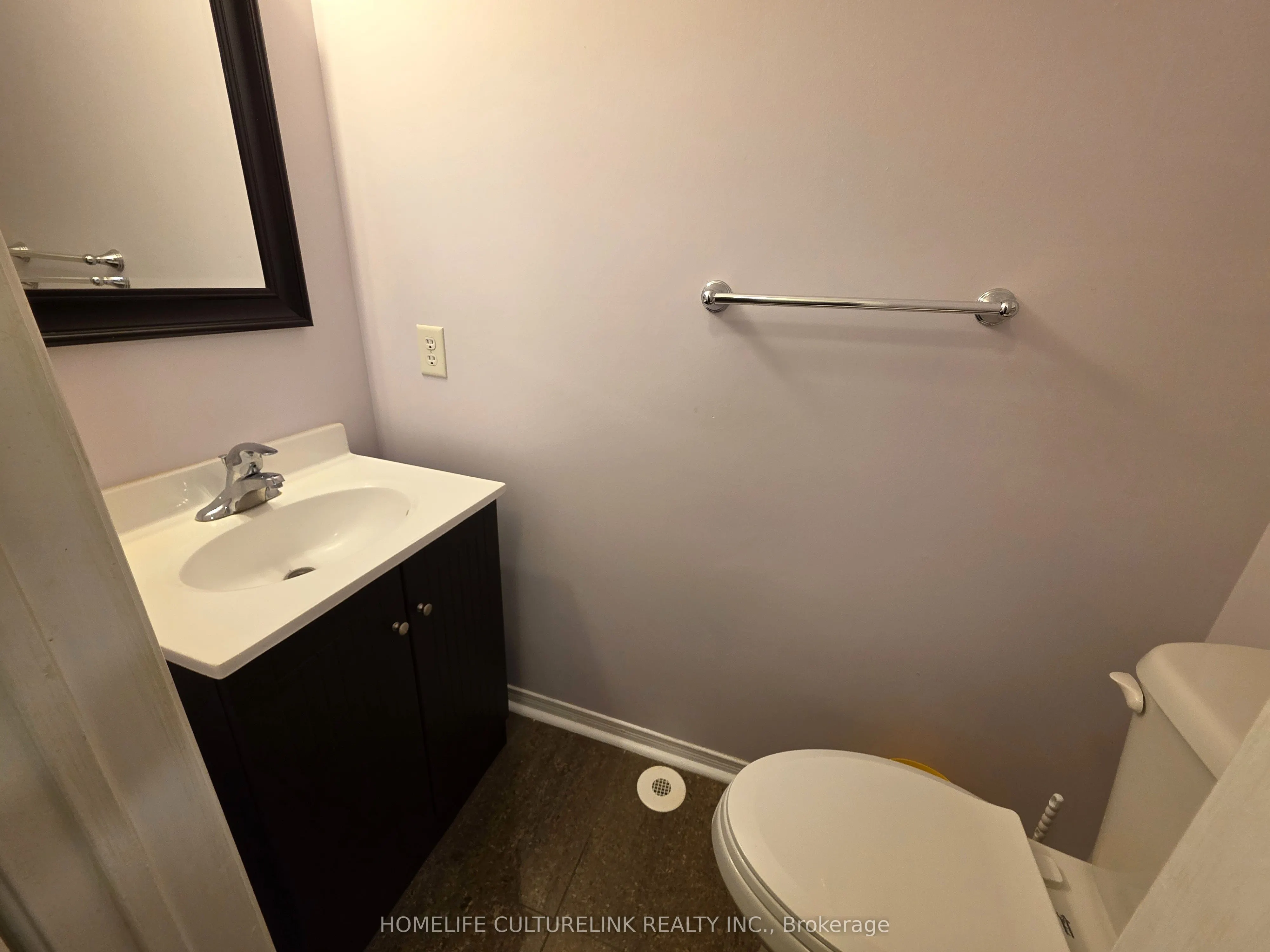 813 Sandhurst Circle, #15