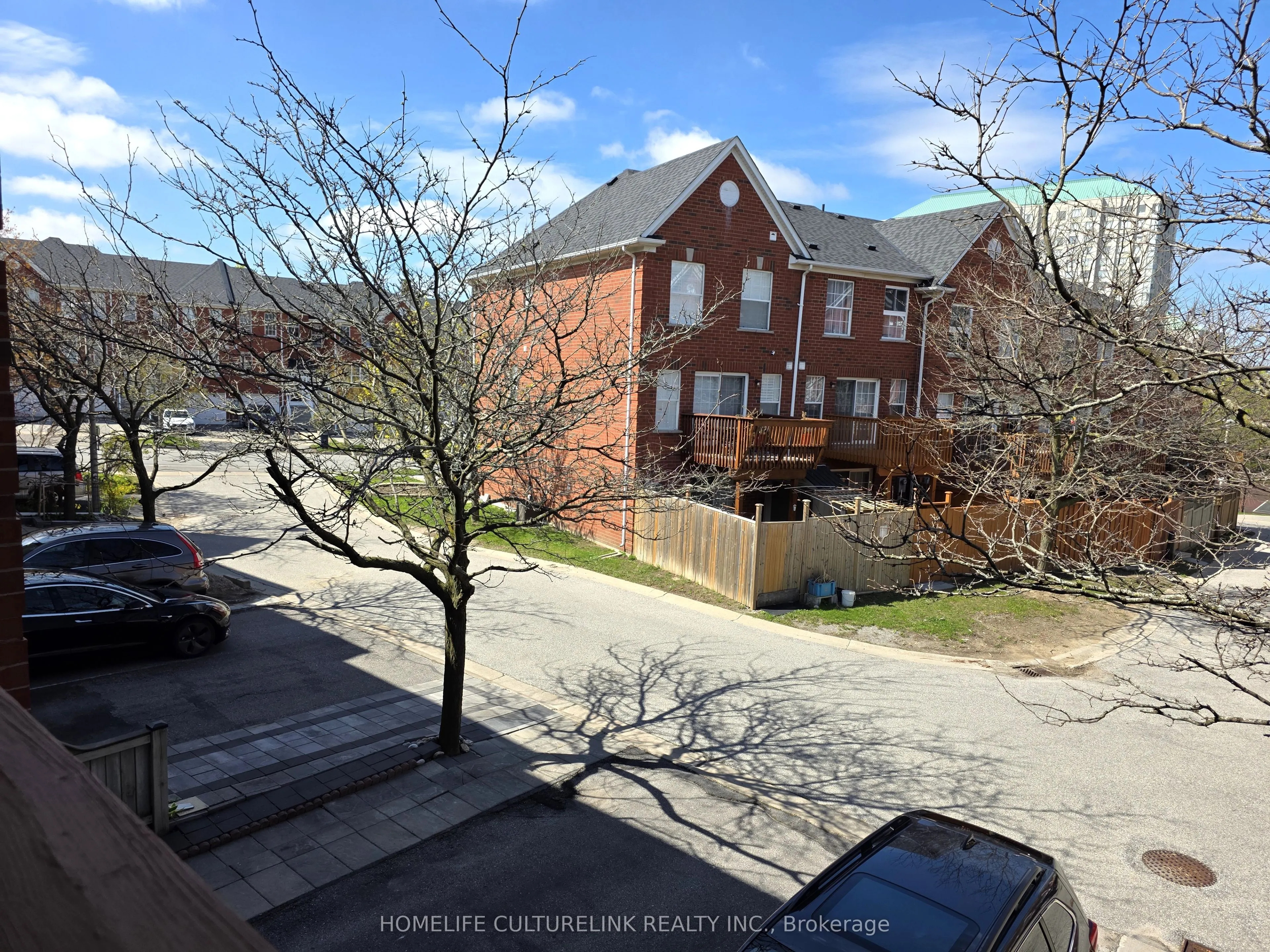 813 Sandhurst Circle, #15