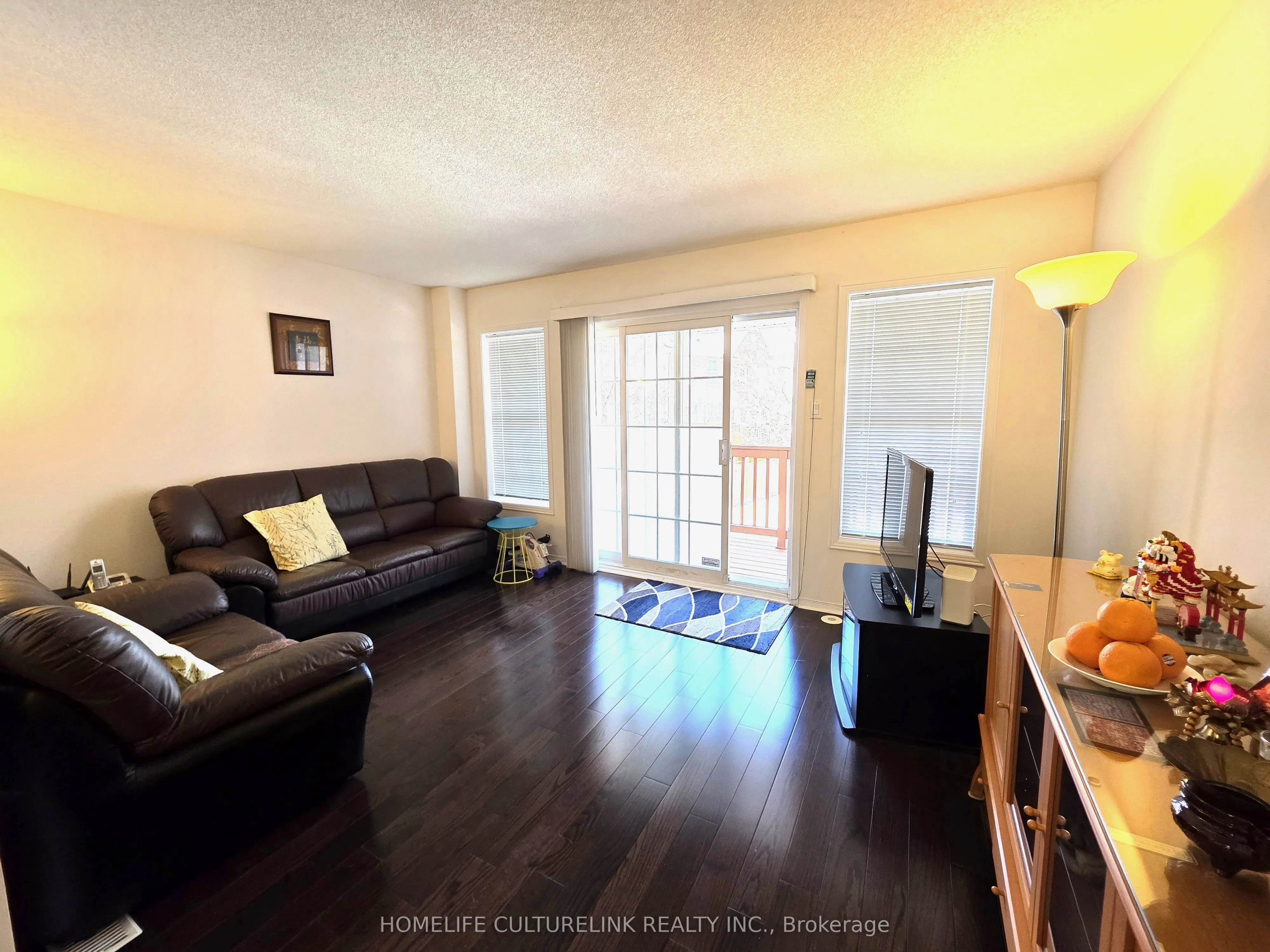 813 Sandhurst Circle, #15
