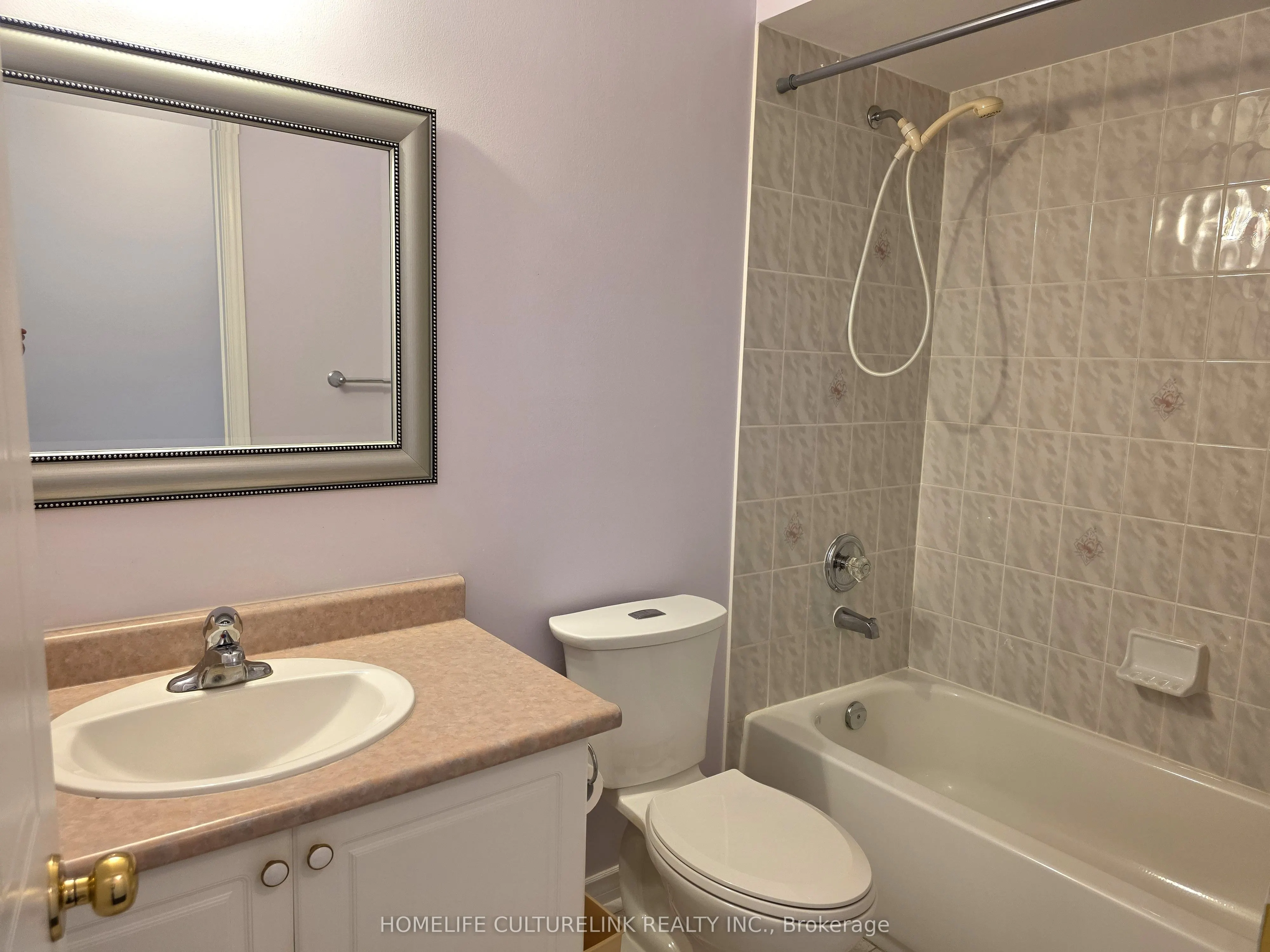813 Sandhurst Circle, #15