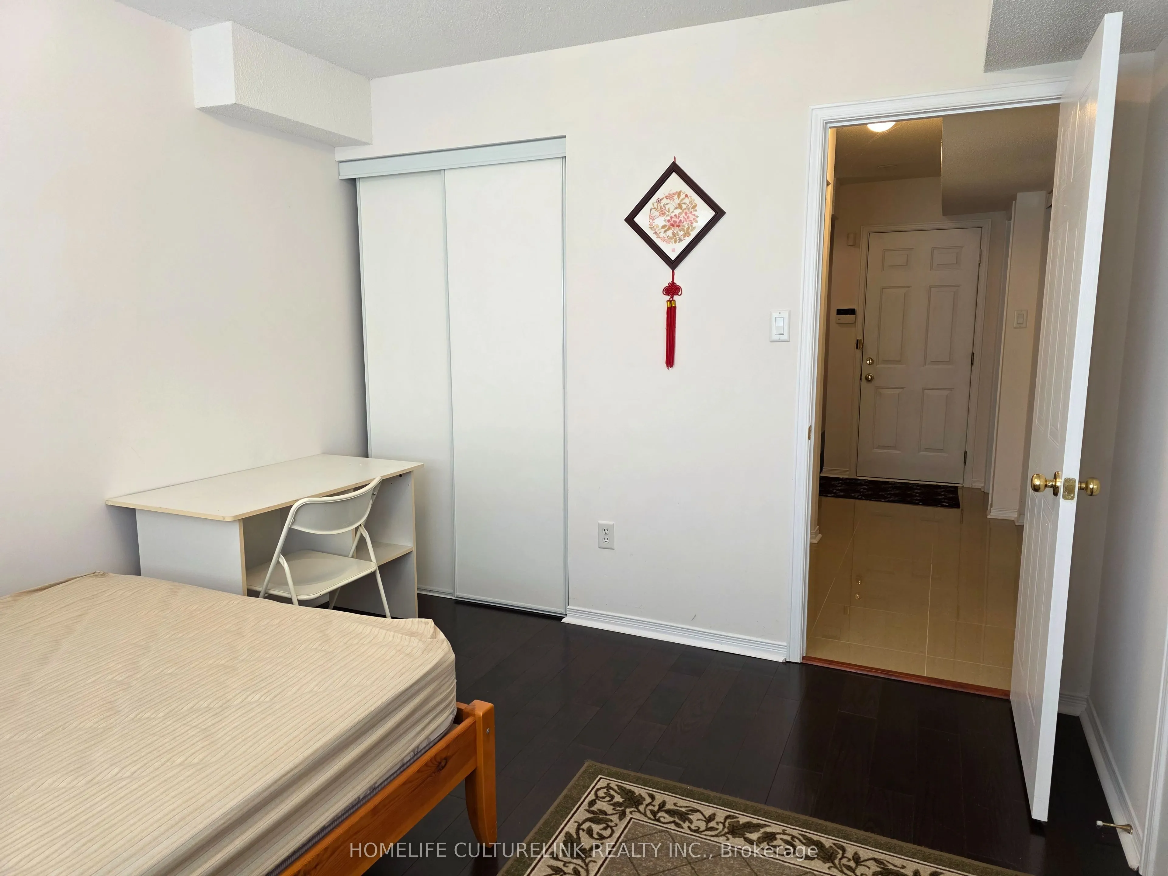 813 Sandhurst Circle, #15