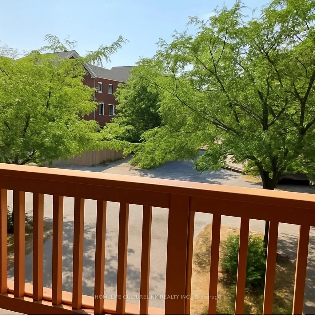 813 Sandhurst Circle, #15