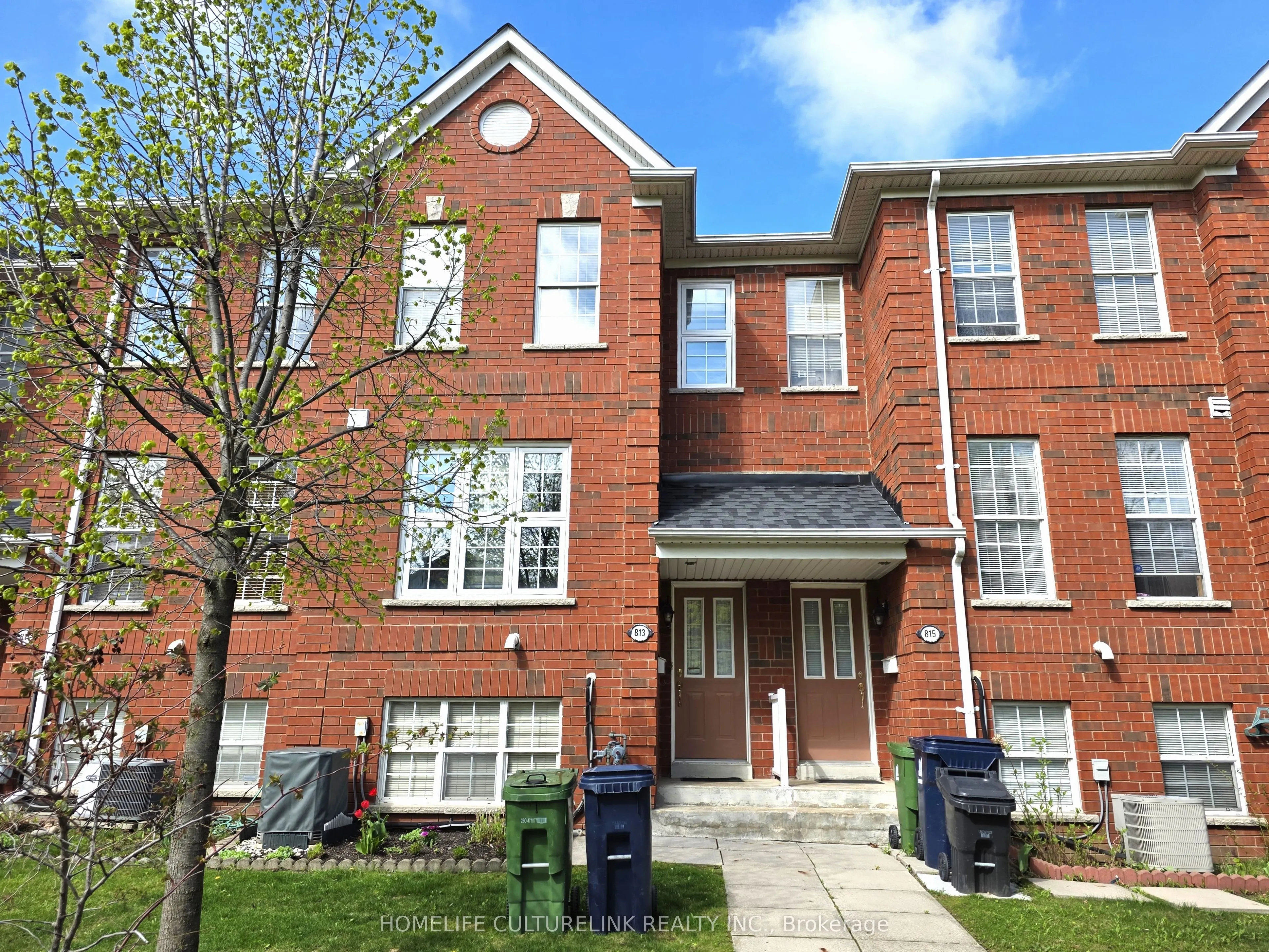 813 Sandhurst Circle, #15