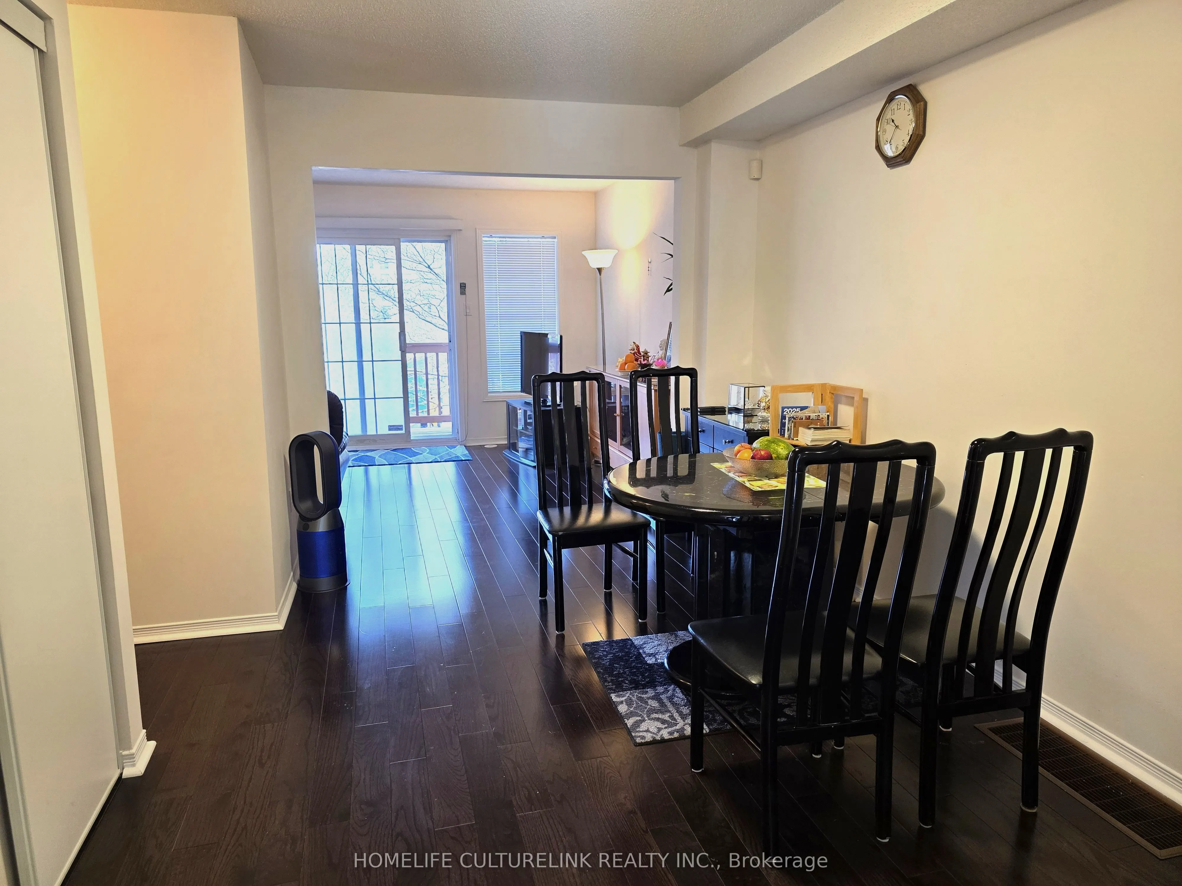 813 Sandhurst Circle, #15