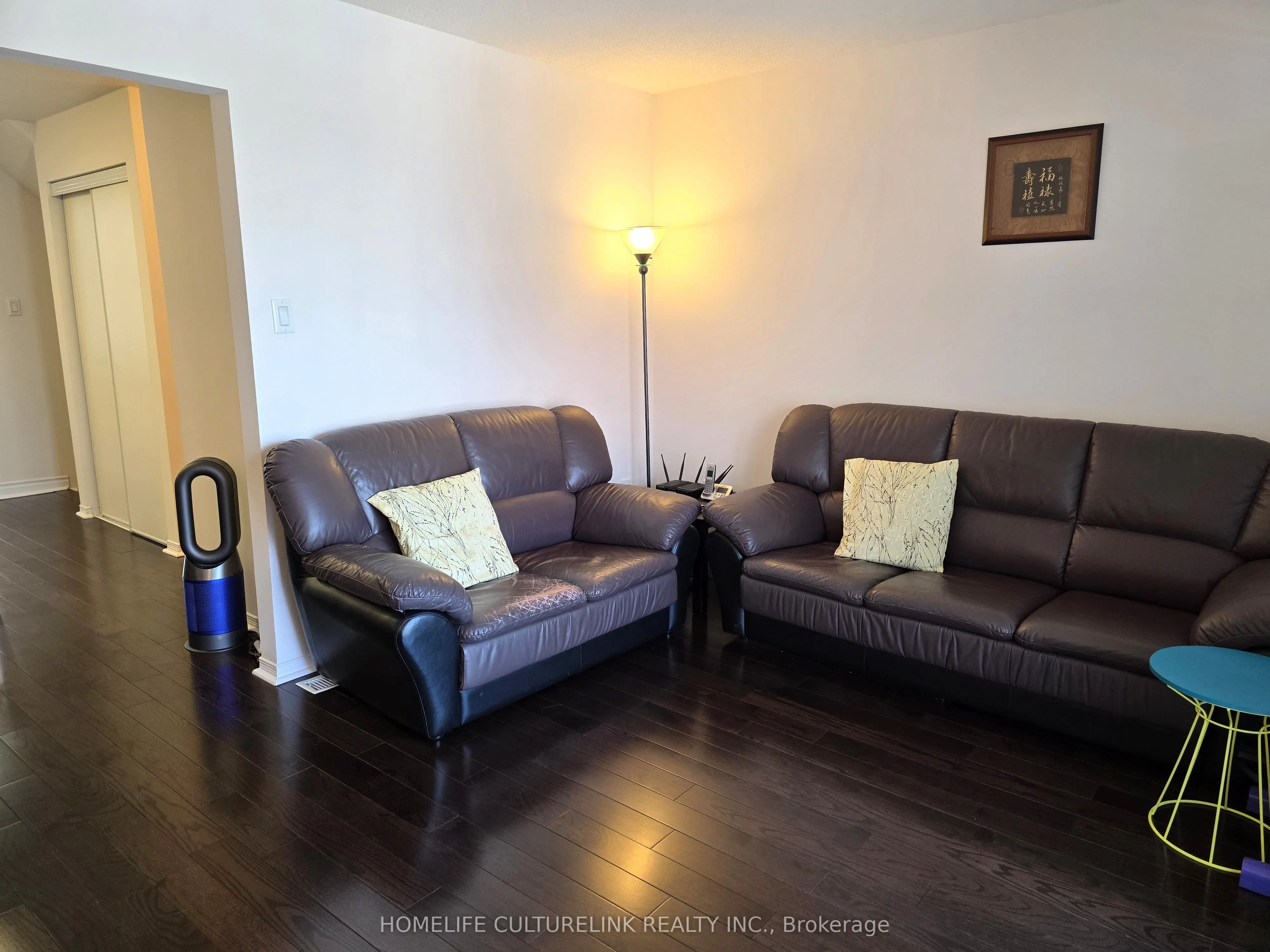 813 Sandhurst Circle, #15