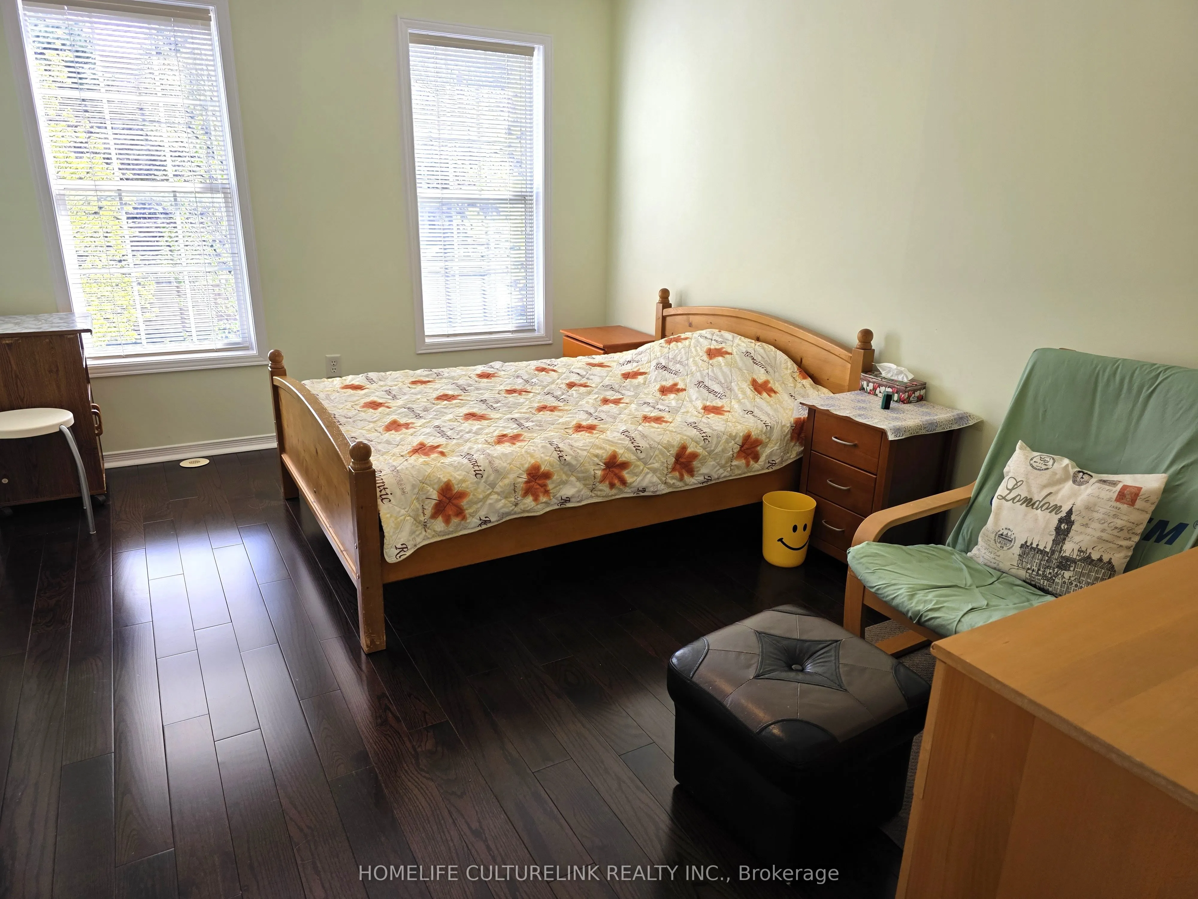 813 Sandhurst Circle, #15