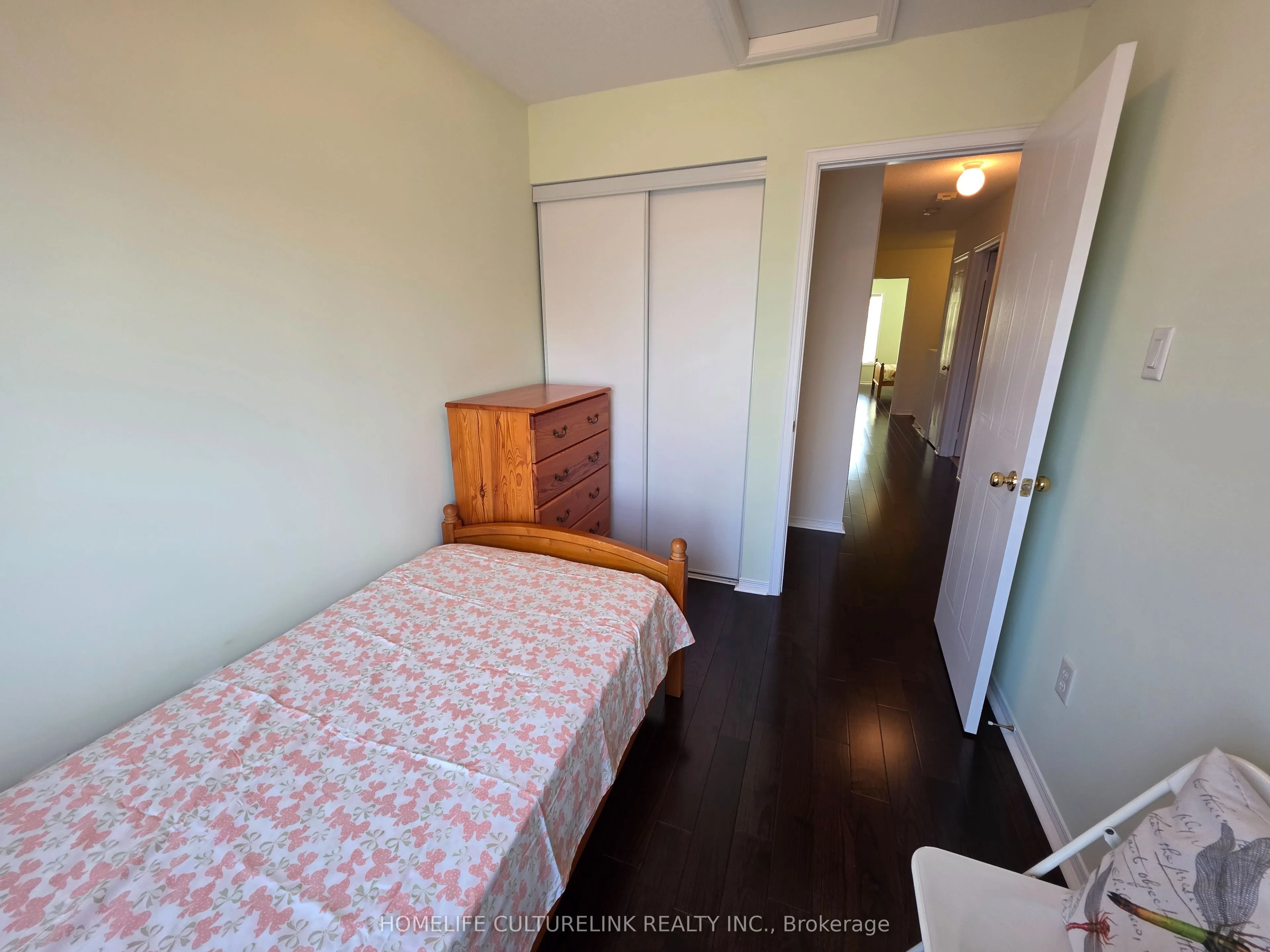 813 Sandhurst Circle, #15