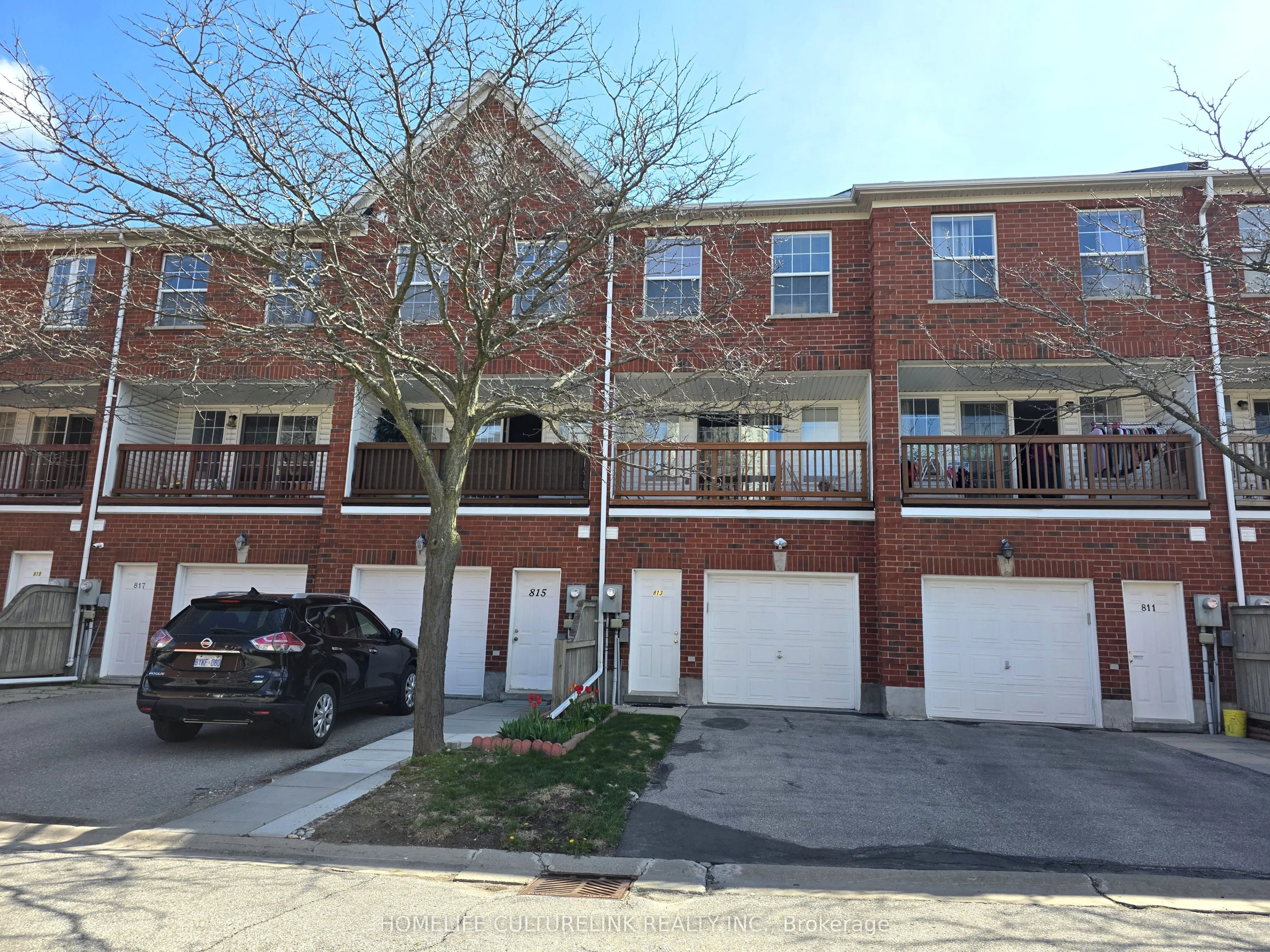 813 Sandhurst Circle, #15