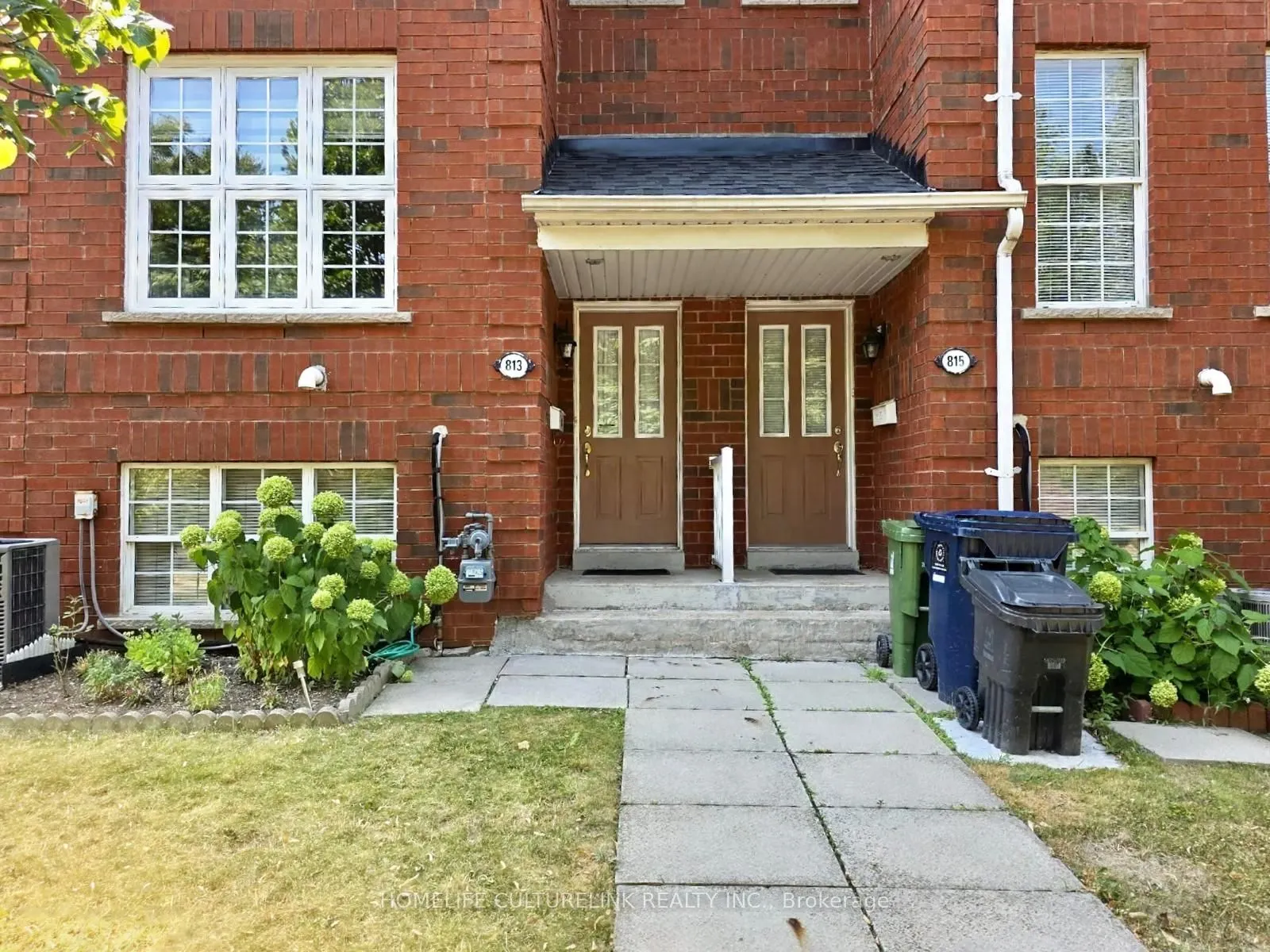 813 Sandhurst Circle, #15