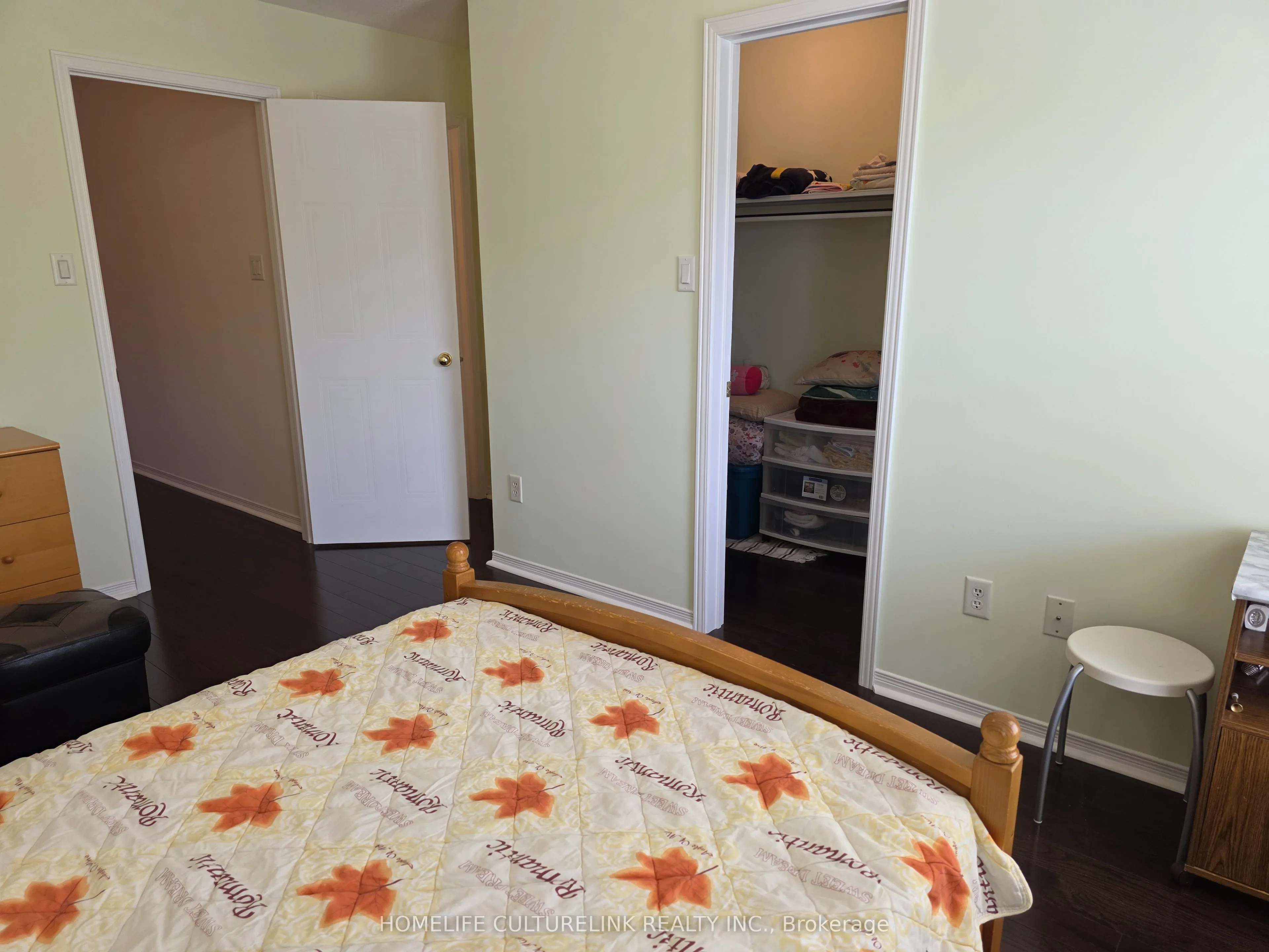 813 Sandhurst Circle, #15