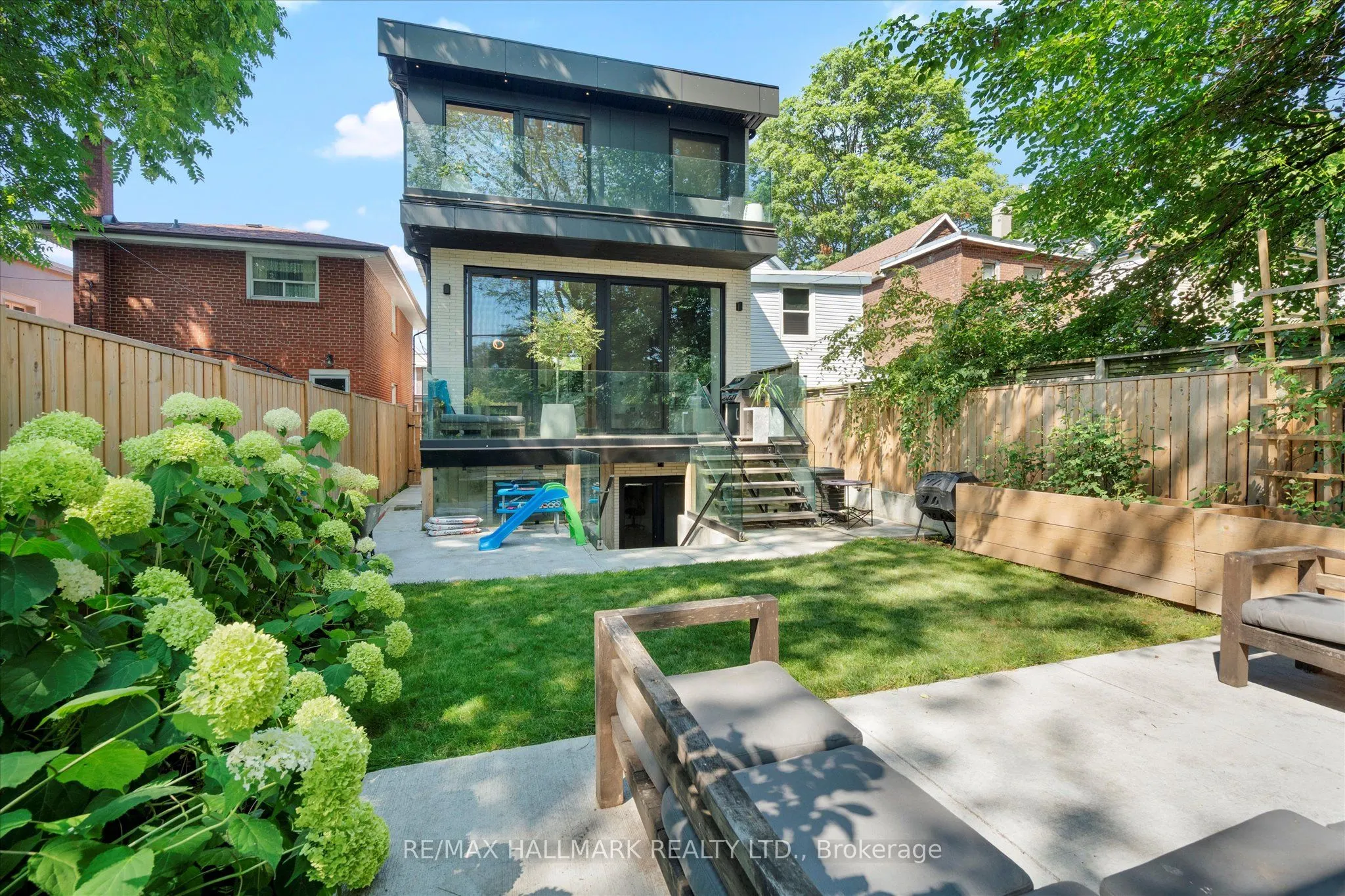 31 Redwood Avenue