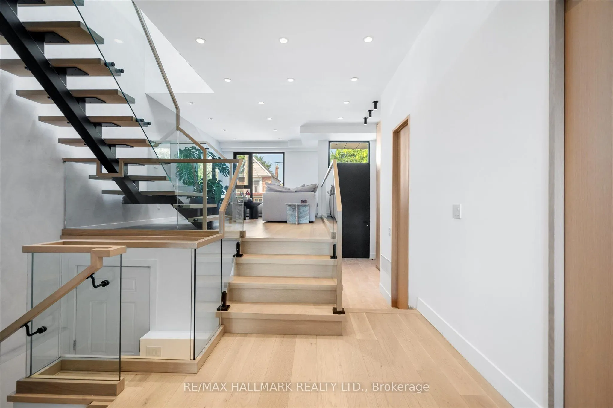 31 Redwood Avenue