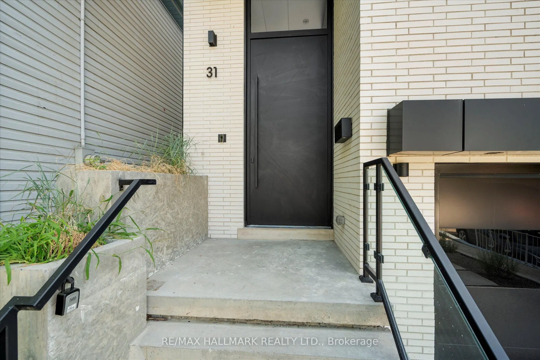 31 Redwood Avenue