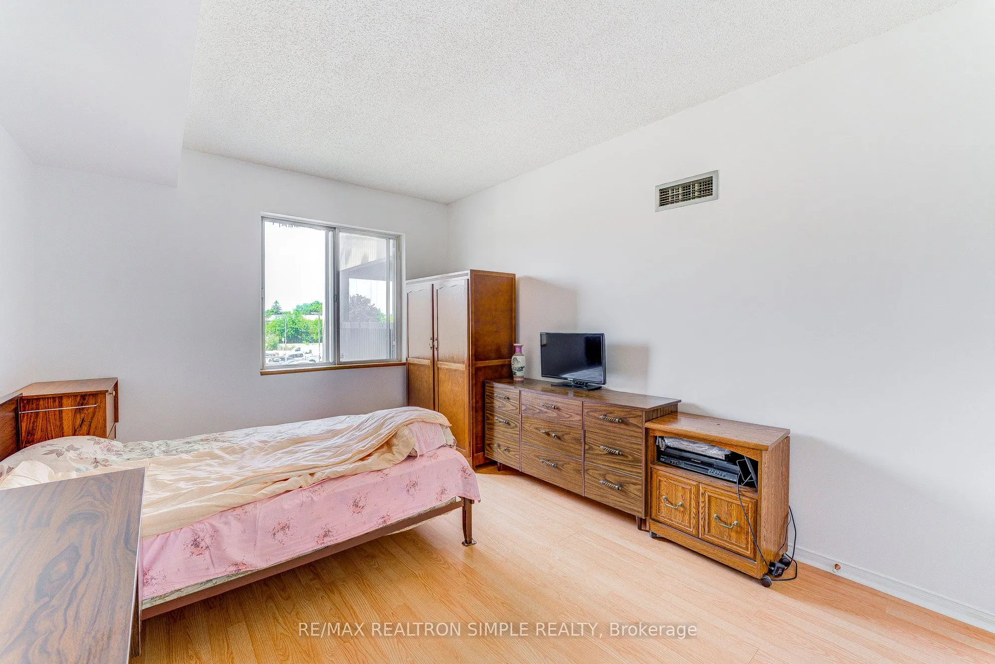 5800 Sheppard Avenue E, #202