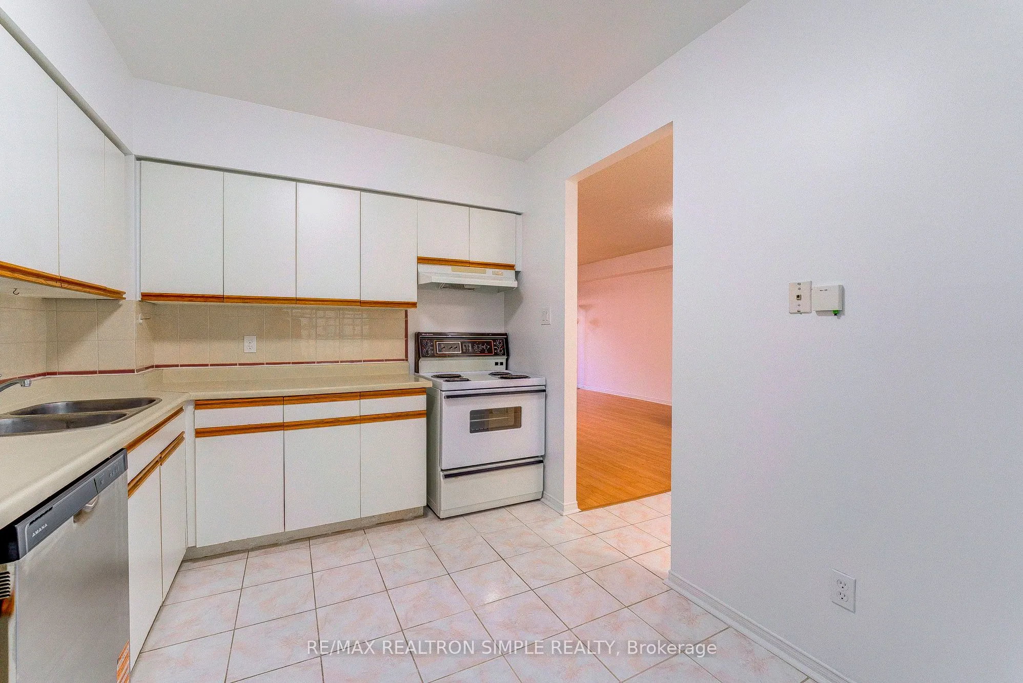 5800 Sheppard Avenue E, #202