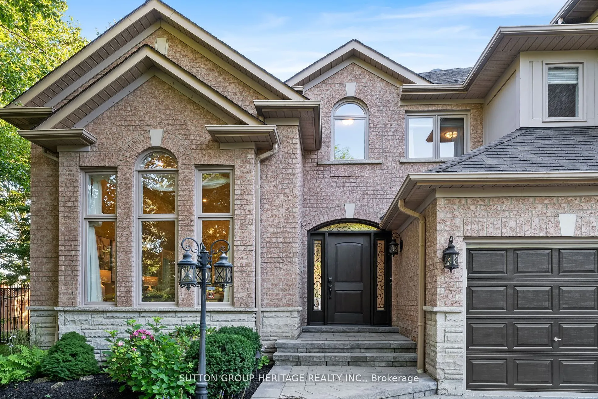 2300 Abbott Crescent