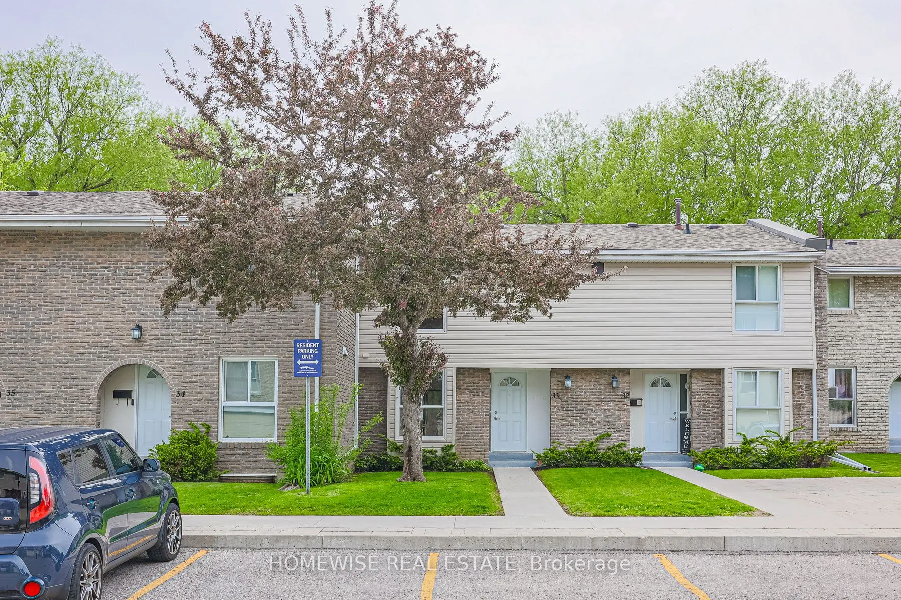 570 Waverly Street N, #33