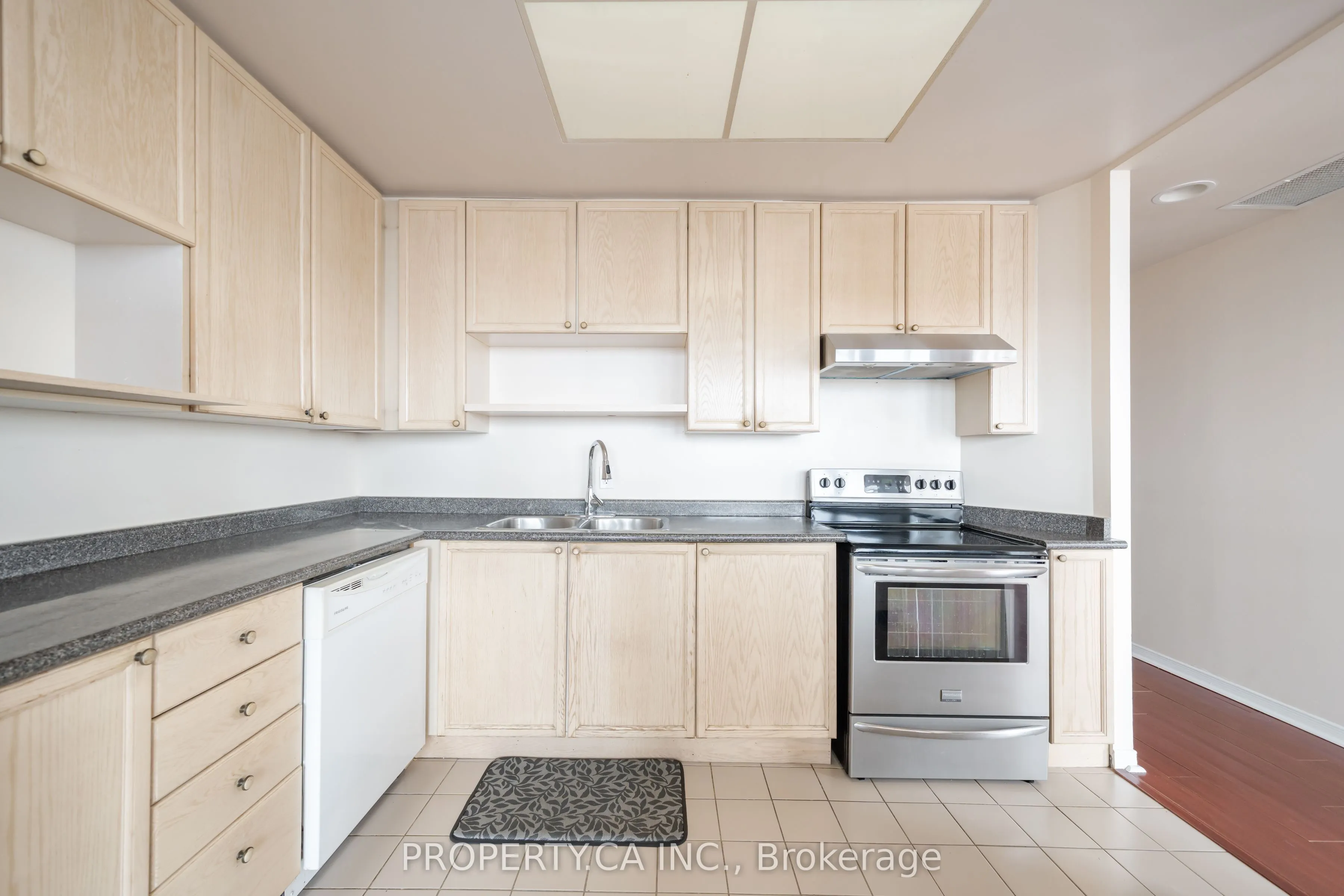 25 Cumberland Lane, #812