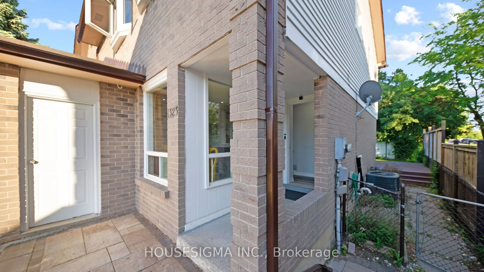 1323 Sunningdale Avenue