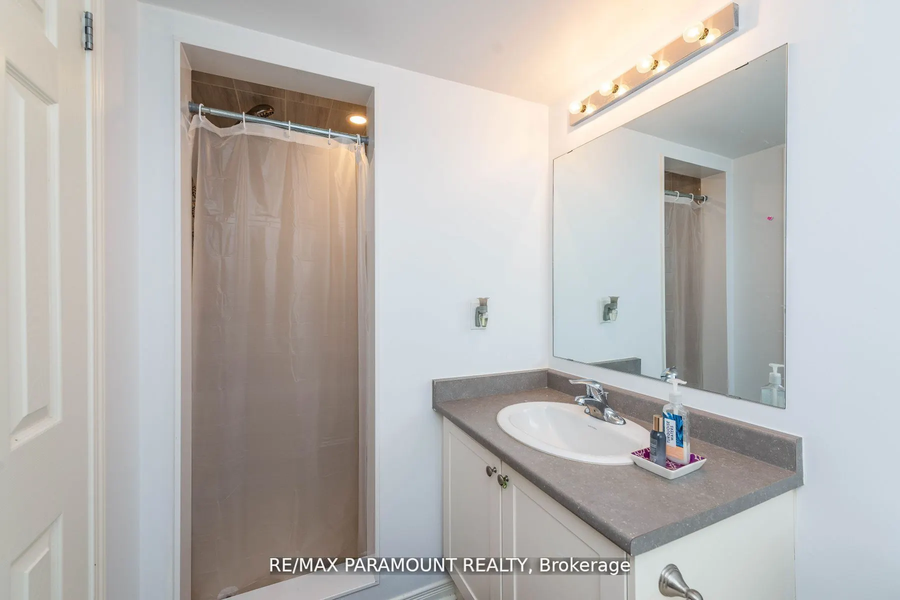 102 Old Harwood Avenue, #102