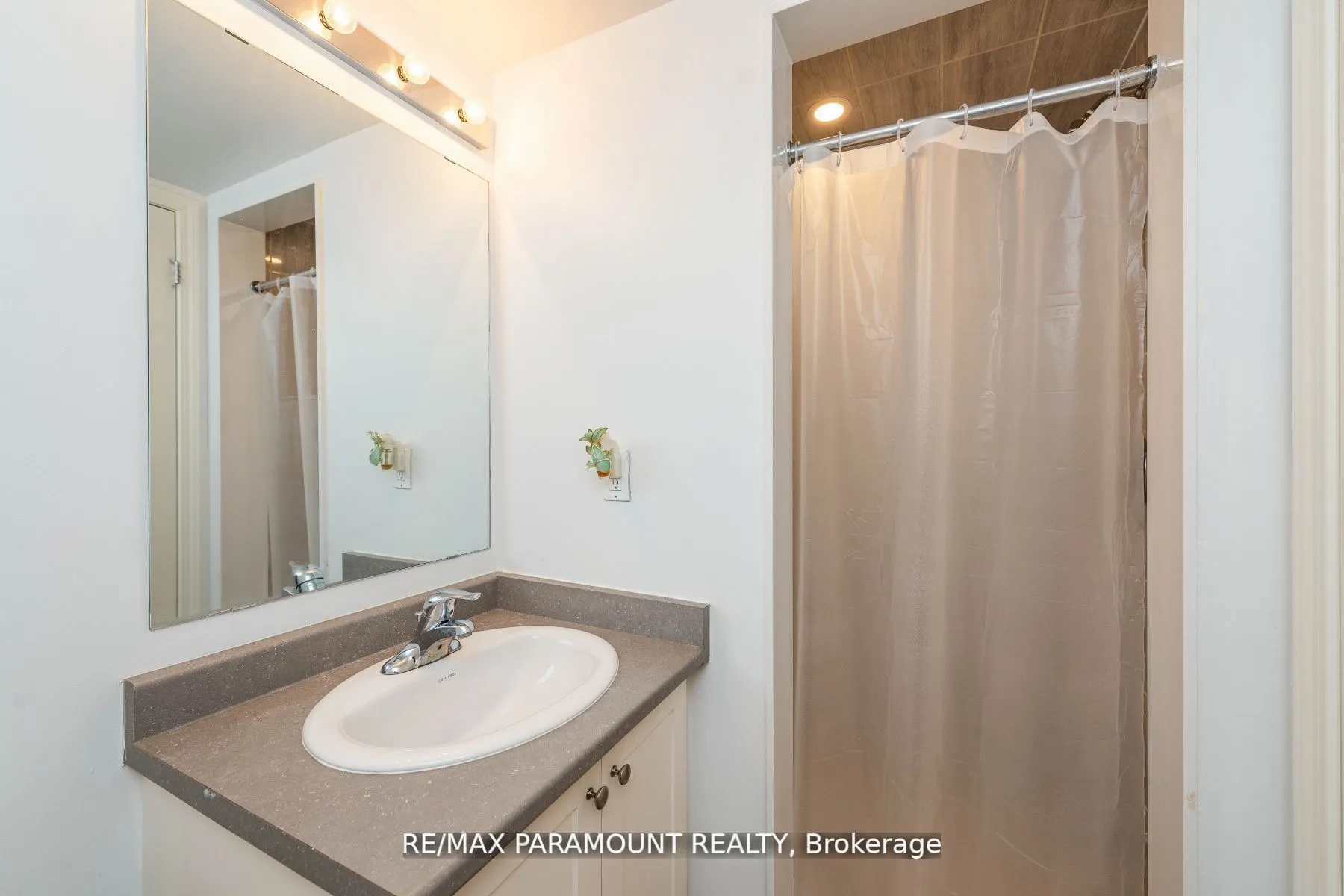 102 Old Harwood Avenue, #102
