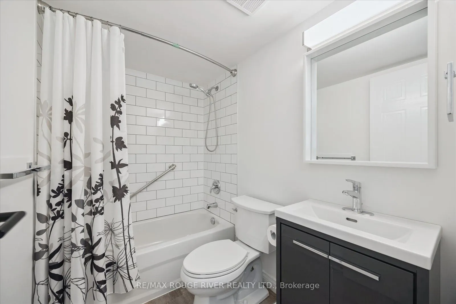 144 Queen Street, #601