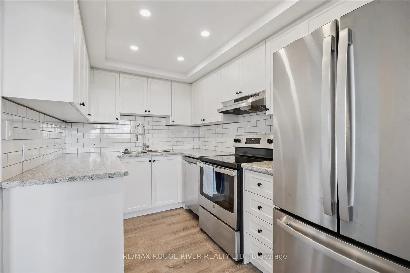 144 Queen Street, #601