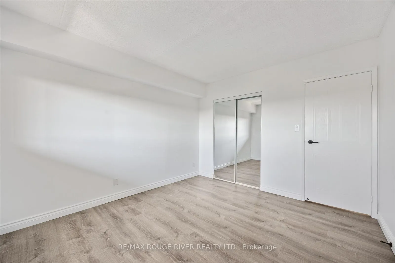 144 Queen Street, #601