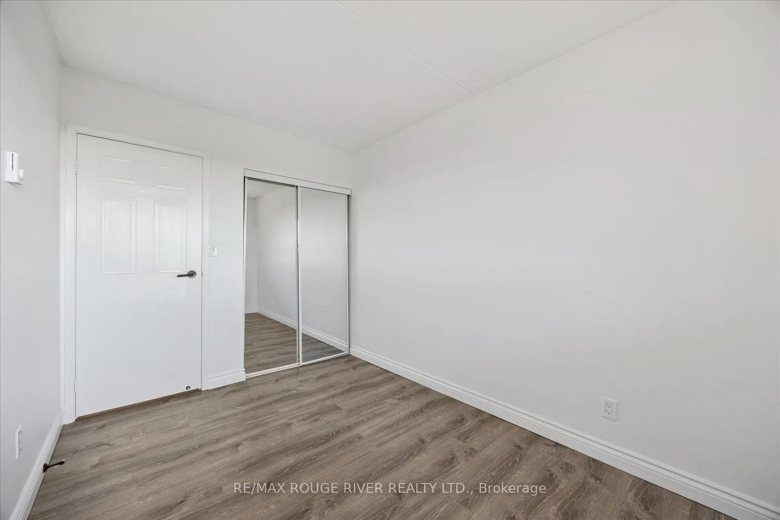 144 Queen Street, #601