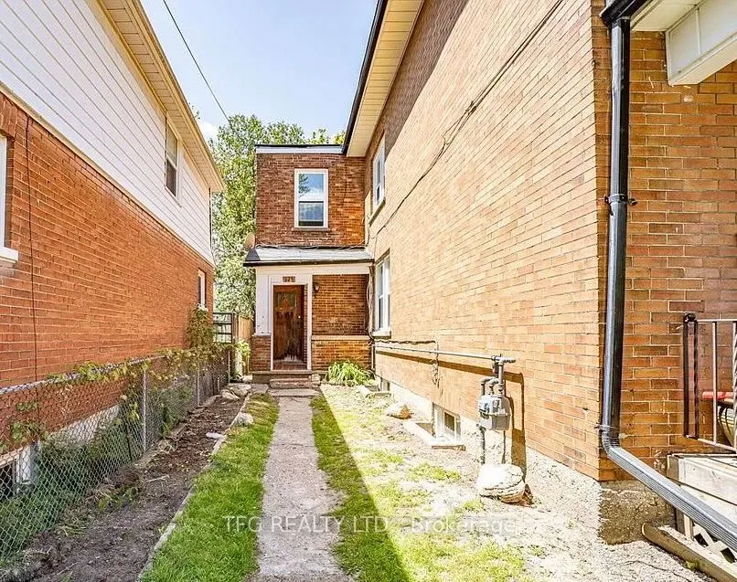 324 Kingsdale Avenue, #3