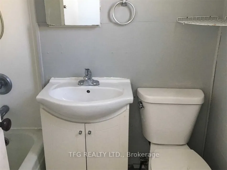 324 Kingsdale Avenue, #3