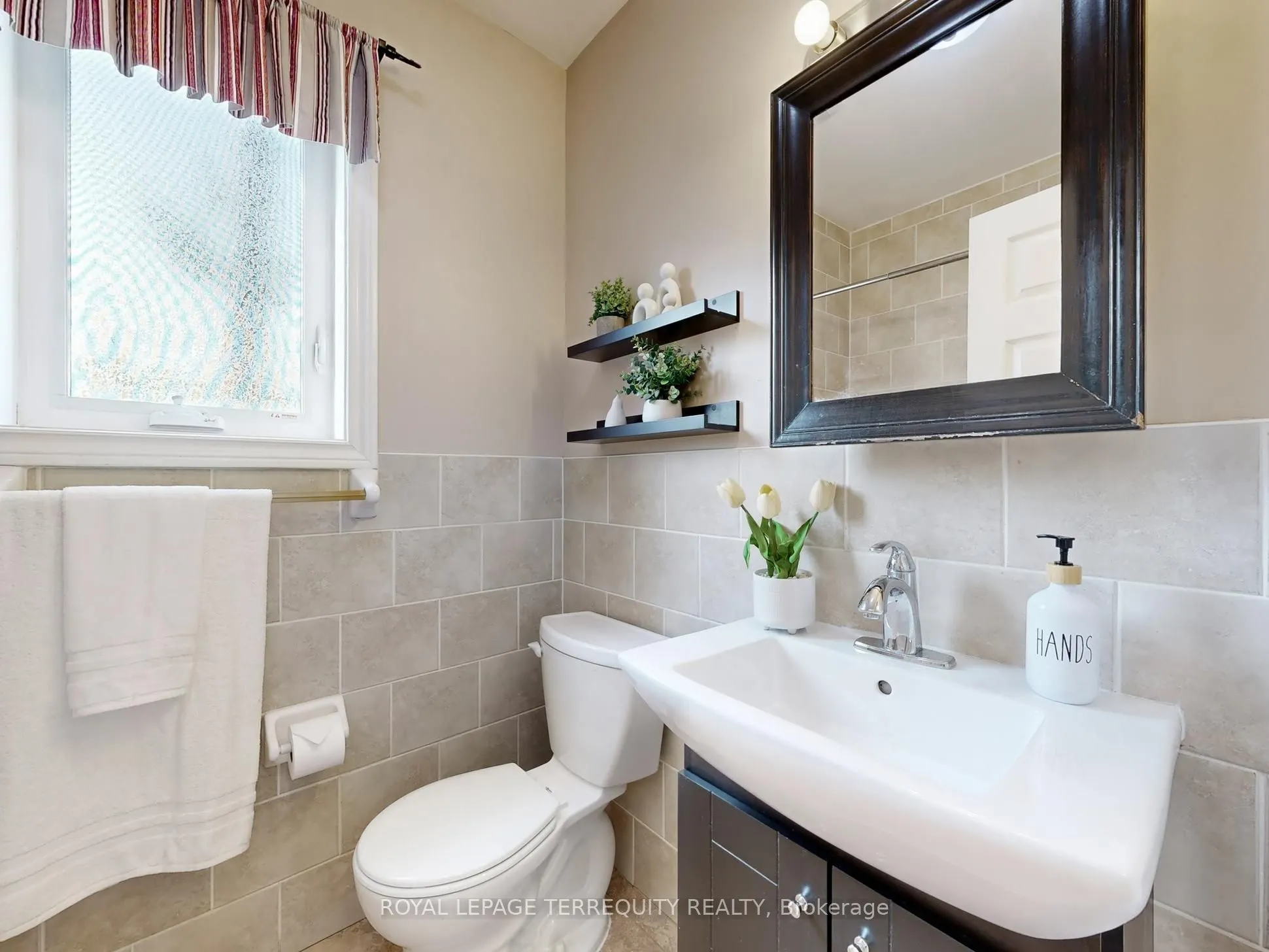 33 Mendip Crescent, #Main