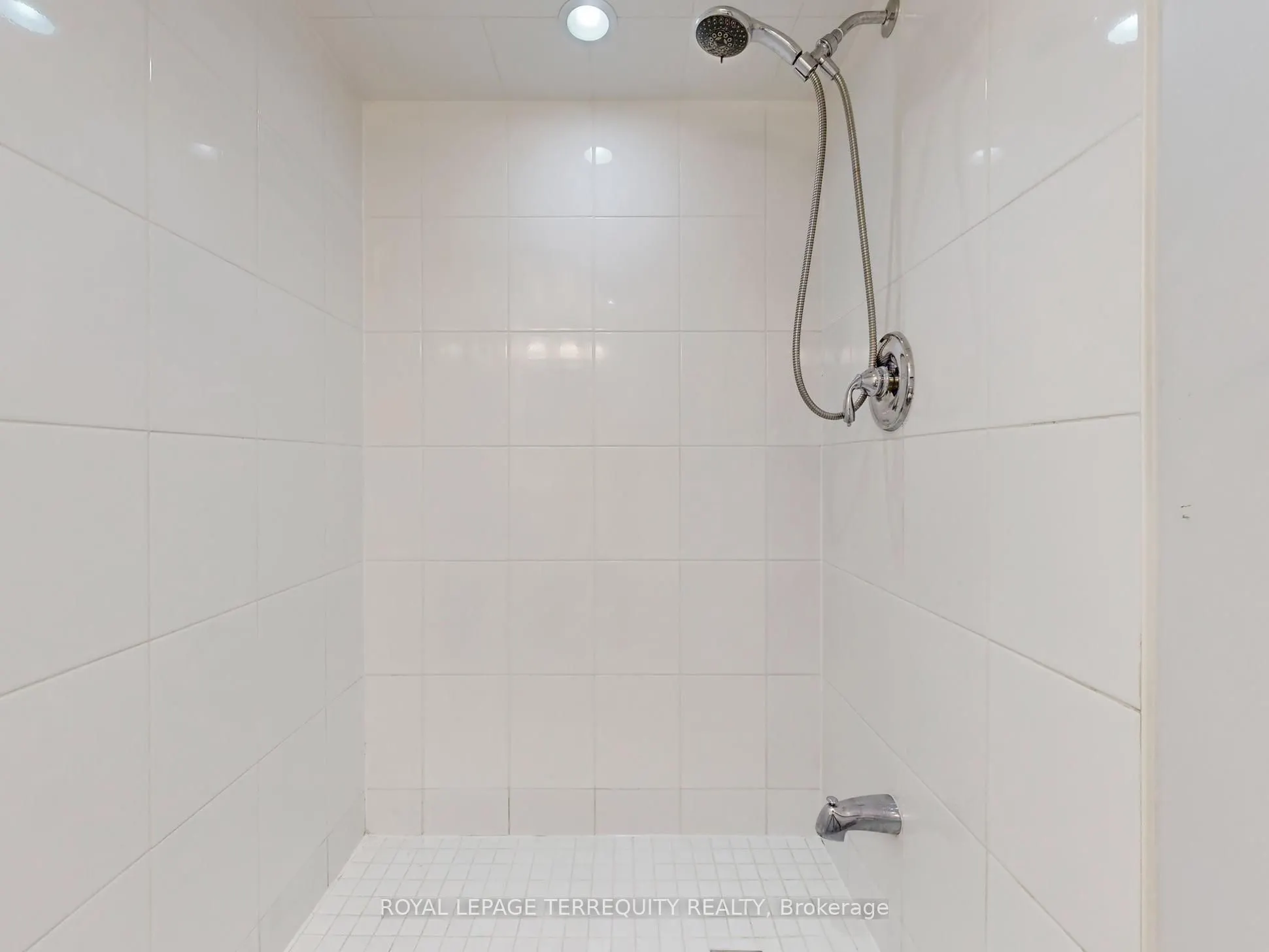 33 Mendip Crescent, #Lower