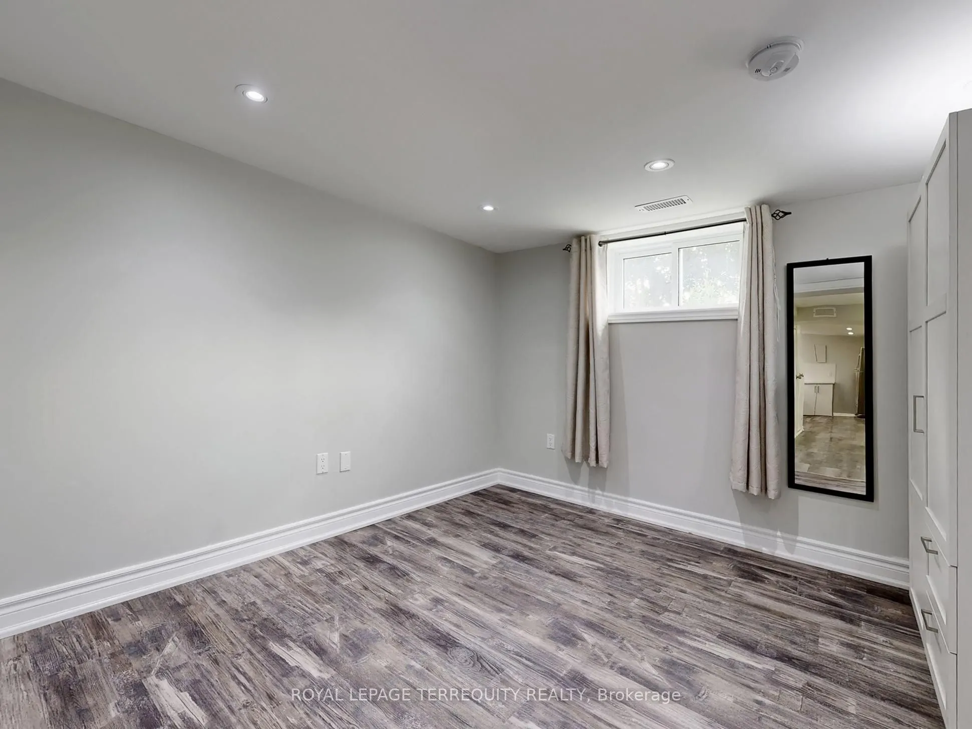 33 Mendip Crescent, #Lower