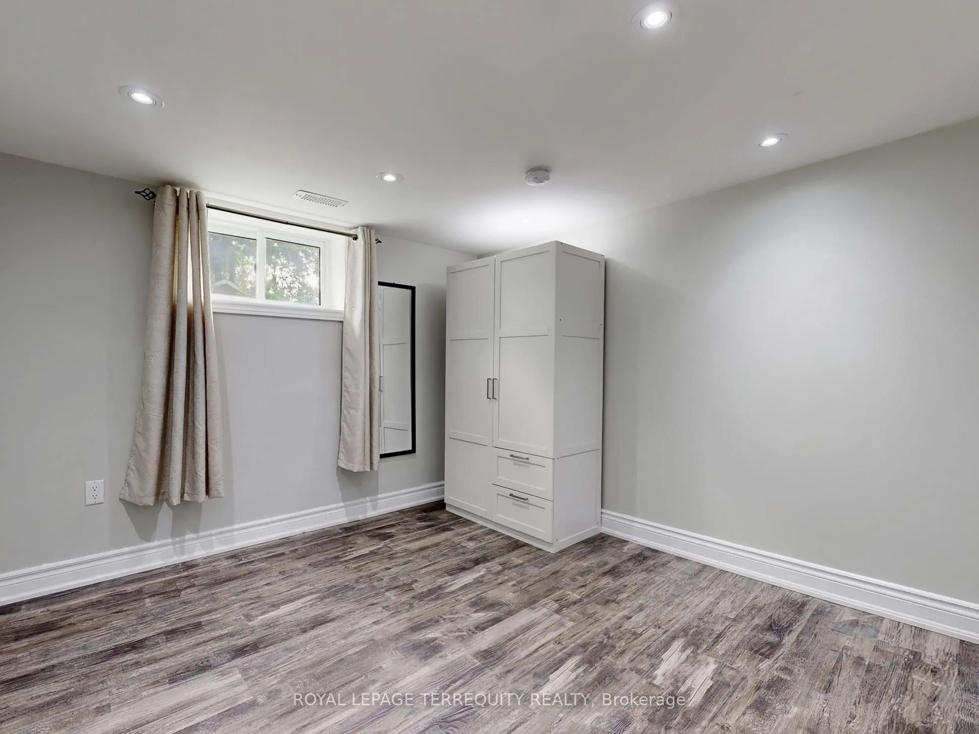 33 Mendip Crescent, #Lower