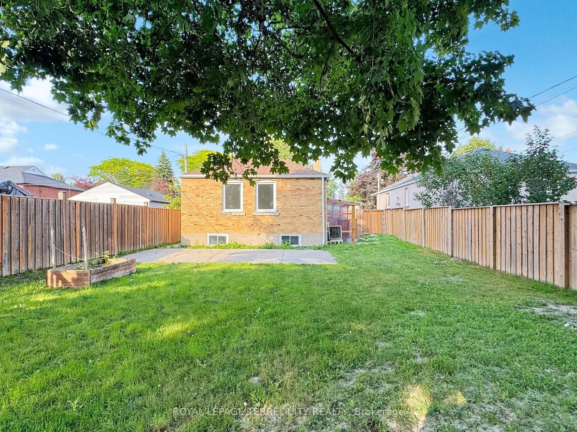 33 Mendip Crescent, #Lower