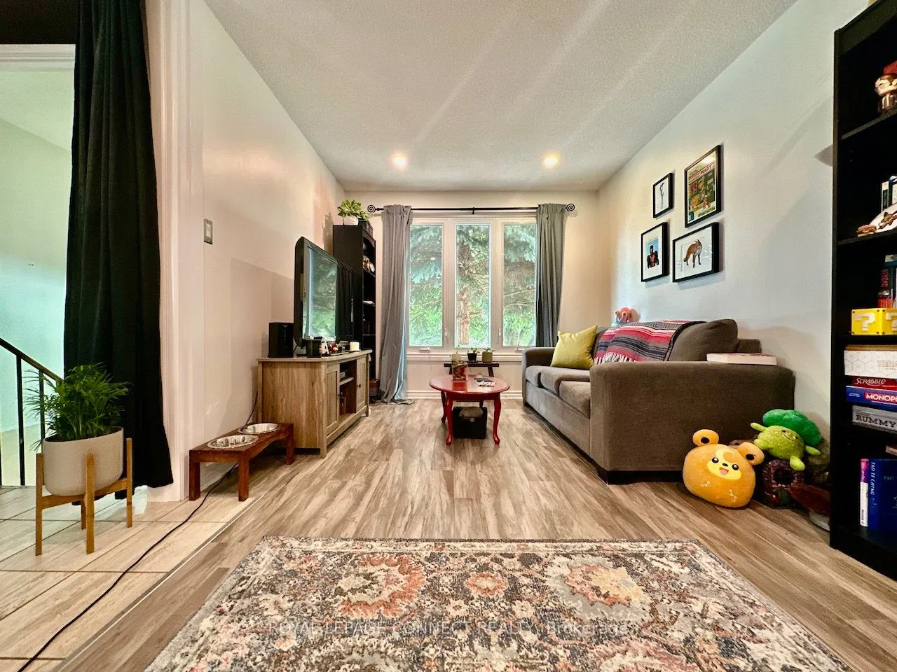 16 Lockhart Gate, #Main