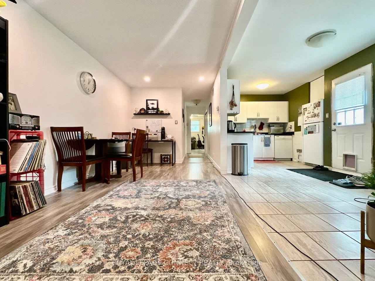 16 Lockhart Gate, #Main