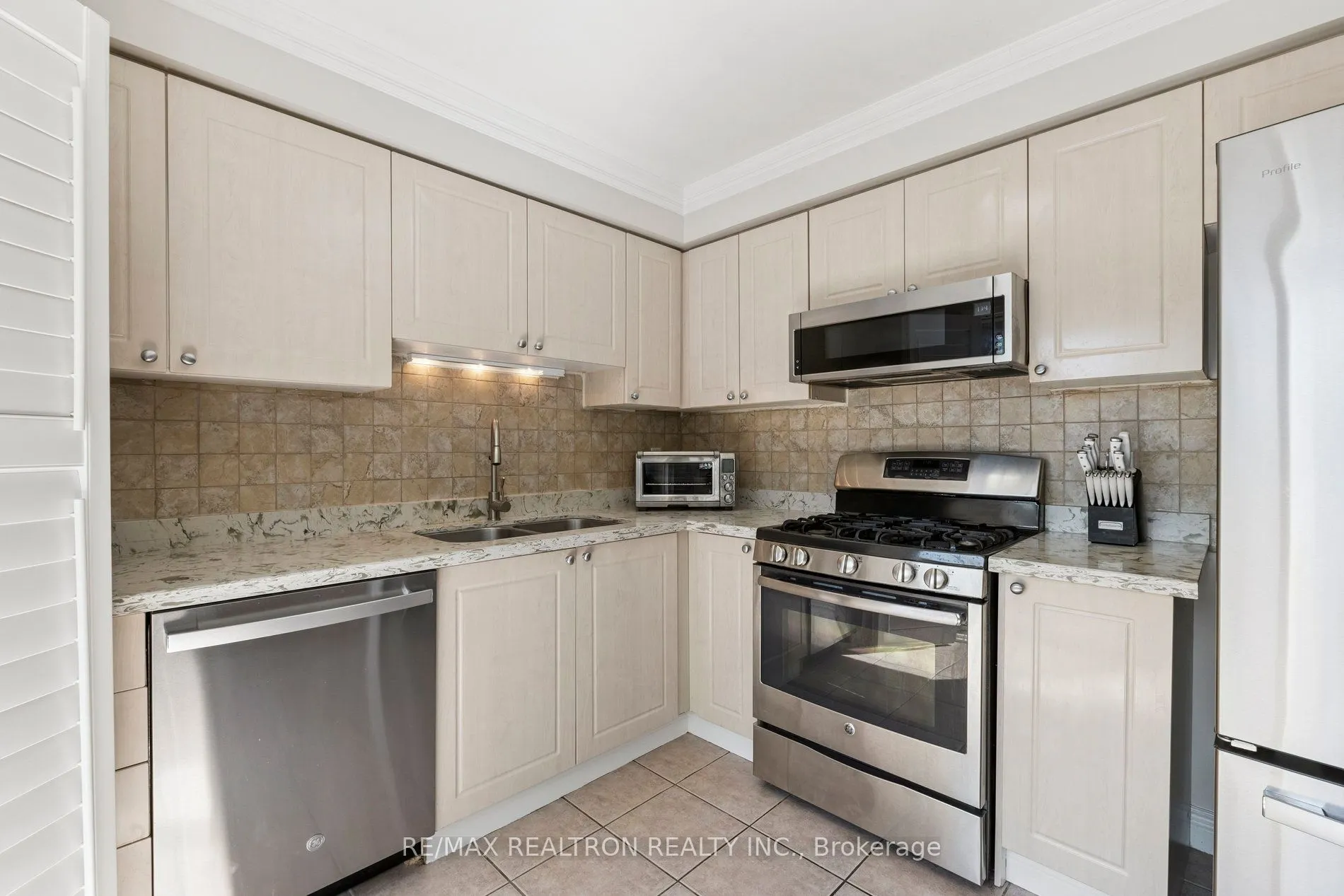 33 Lilley Avenue