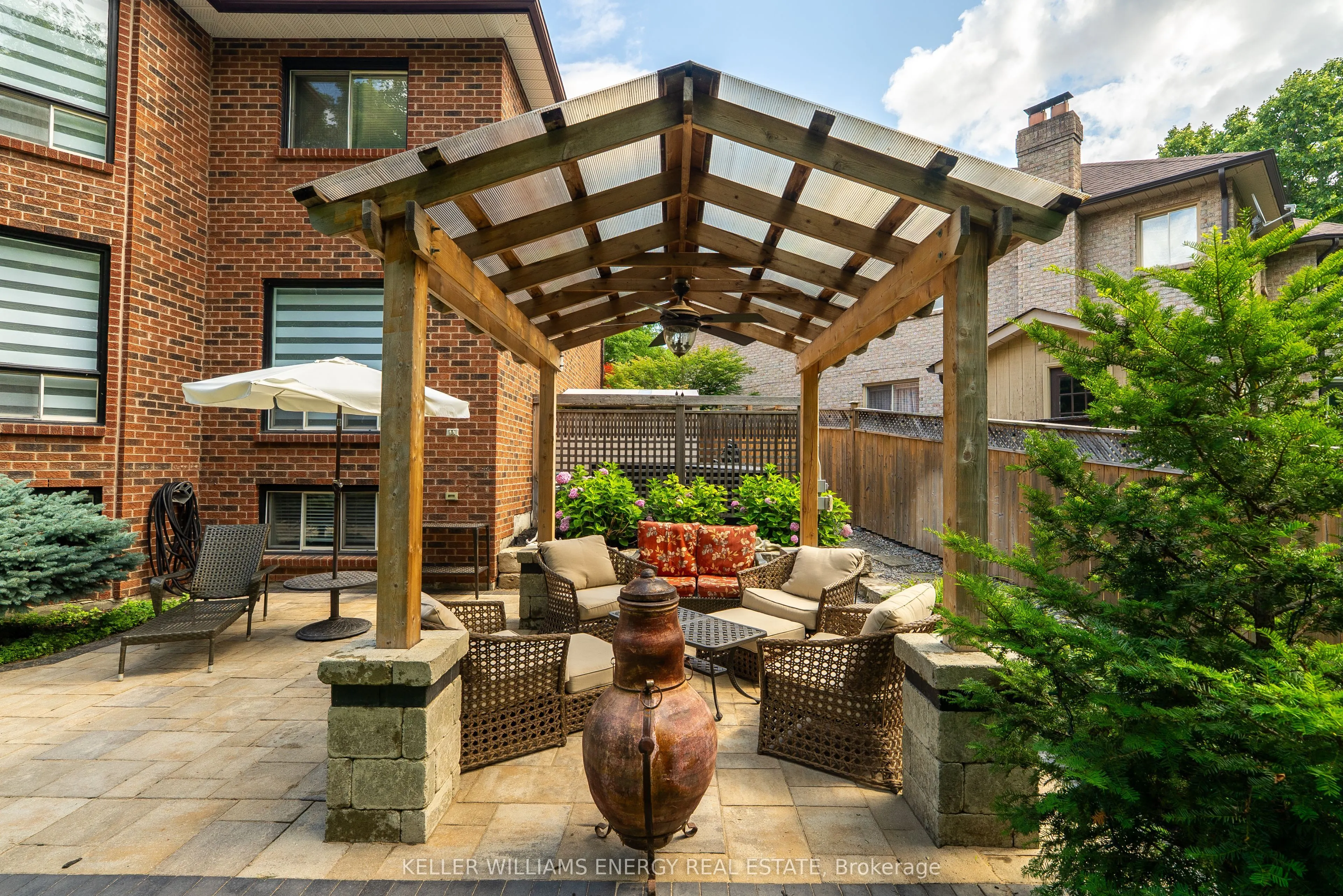 807 Regal Crescent
