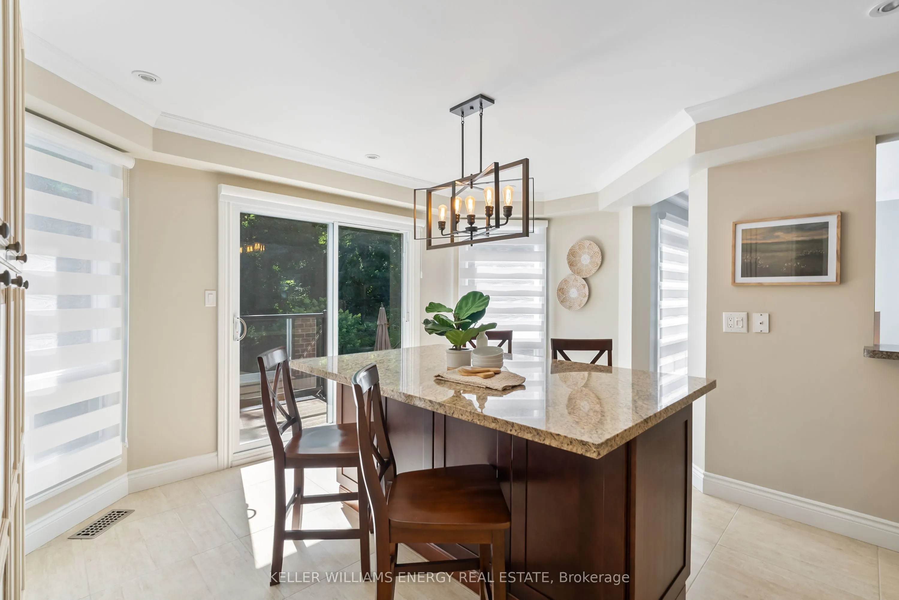 807 Regal Crescent