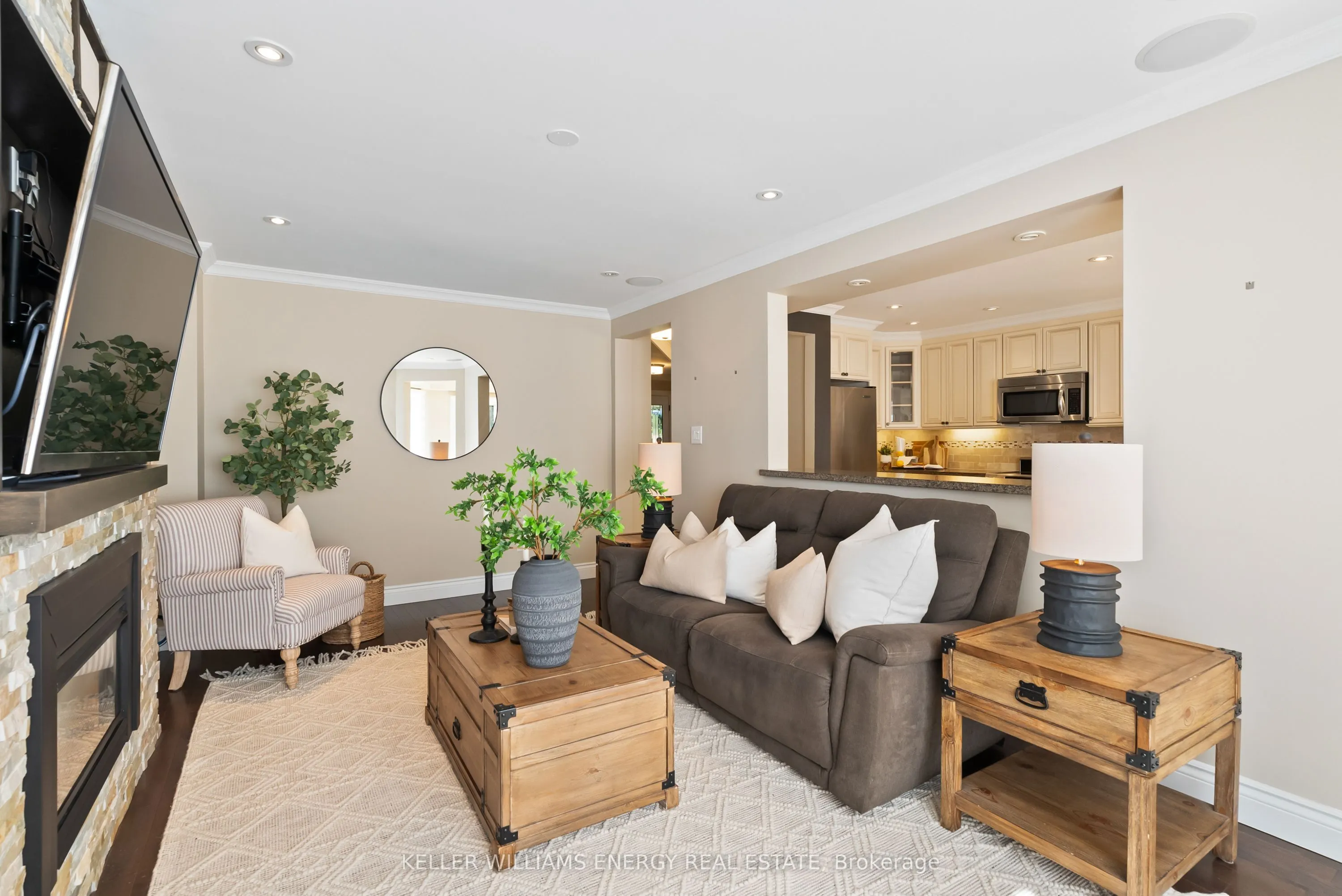 807 Regal Crescent