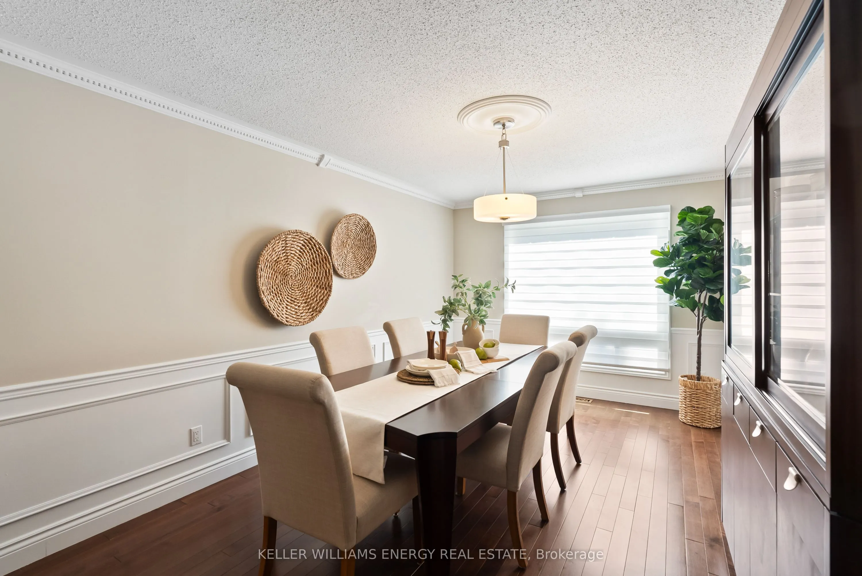807 Regal Crescent