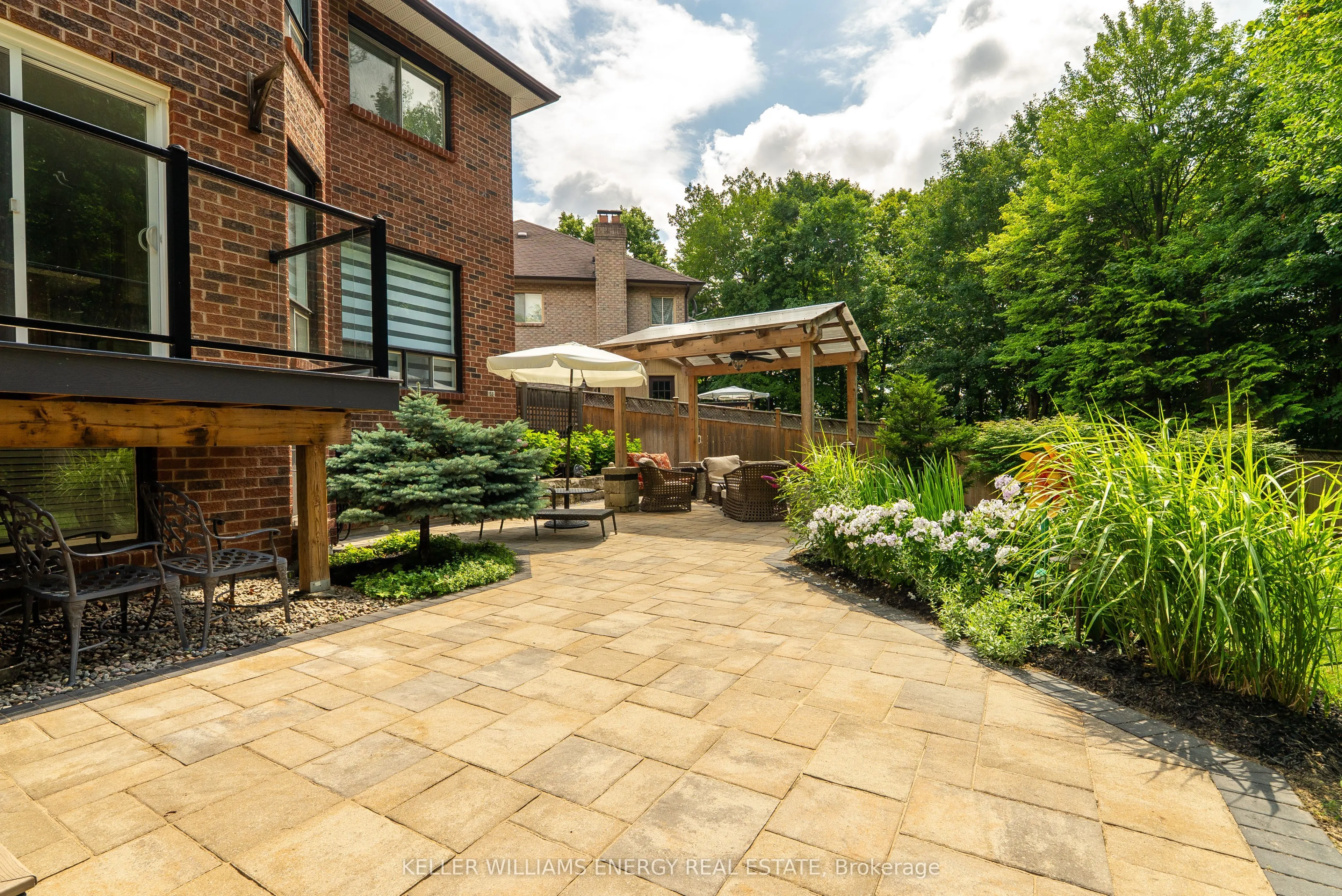 807 Regal Crescent