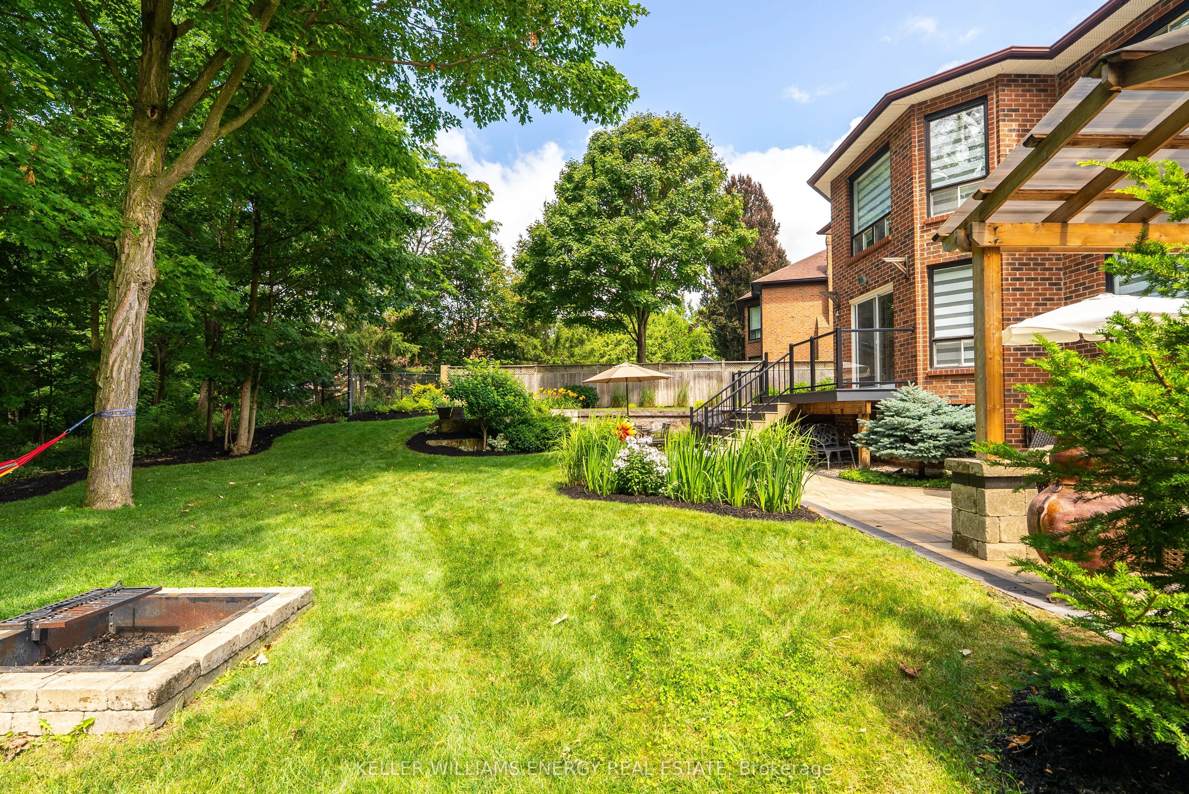 807 Regal Crescent