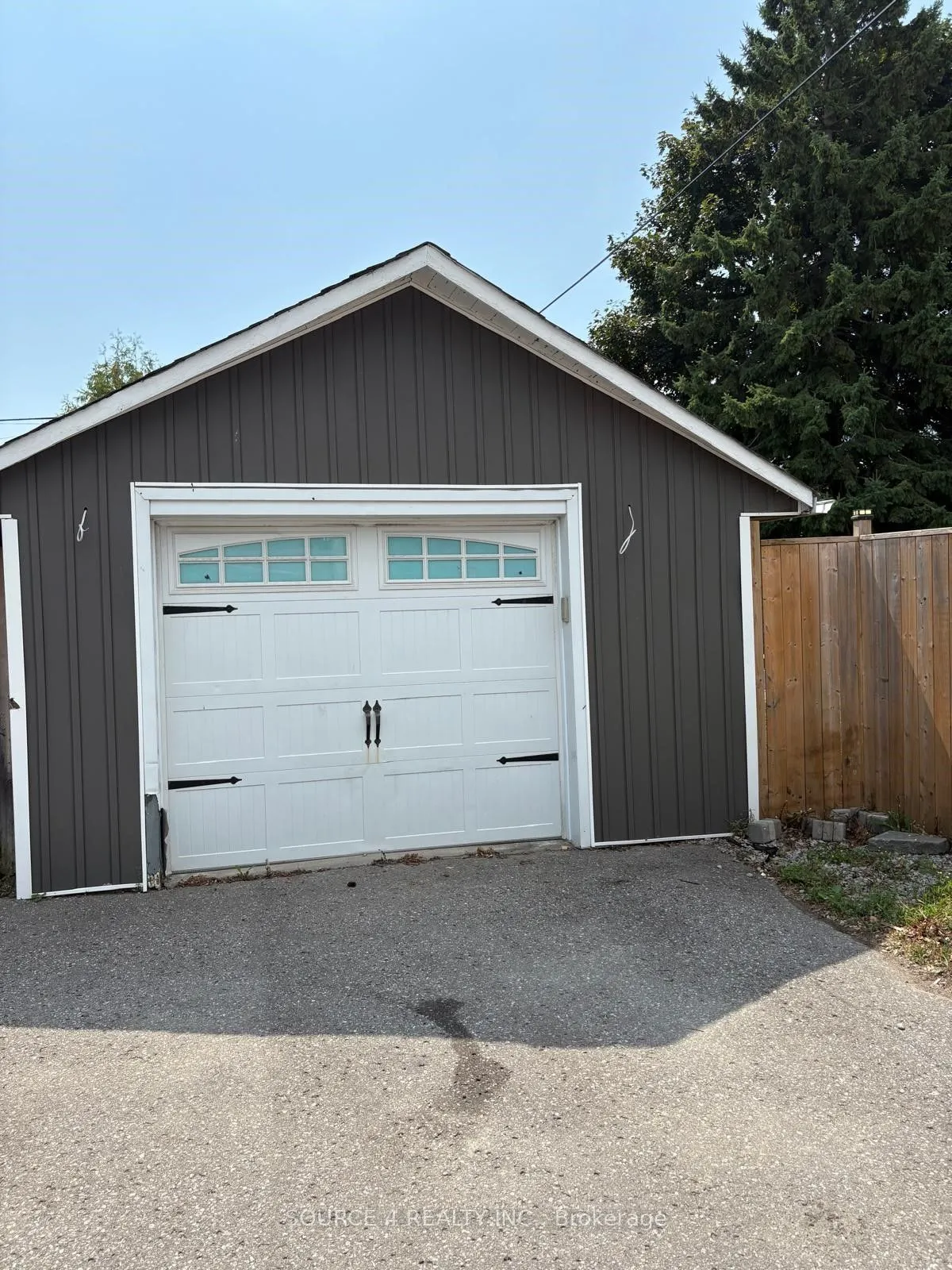 489 Rossland Road W