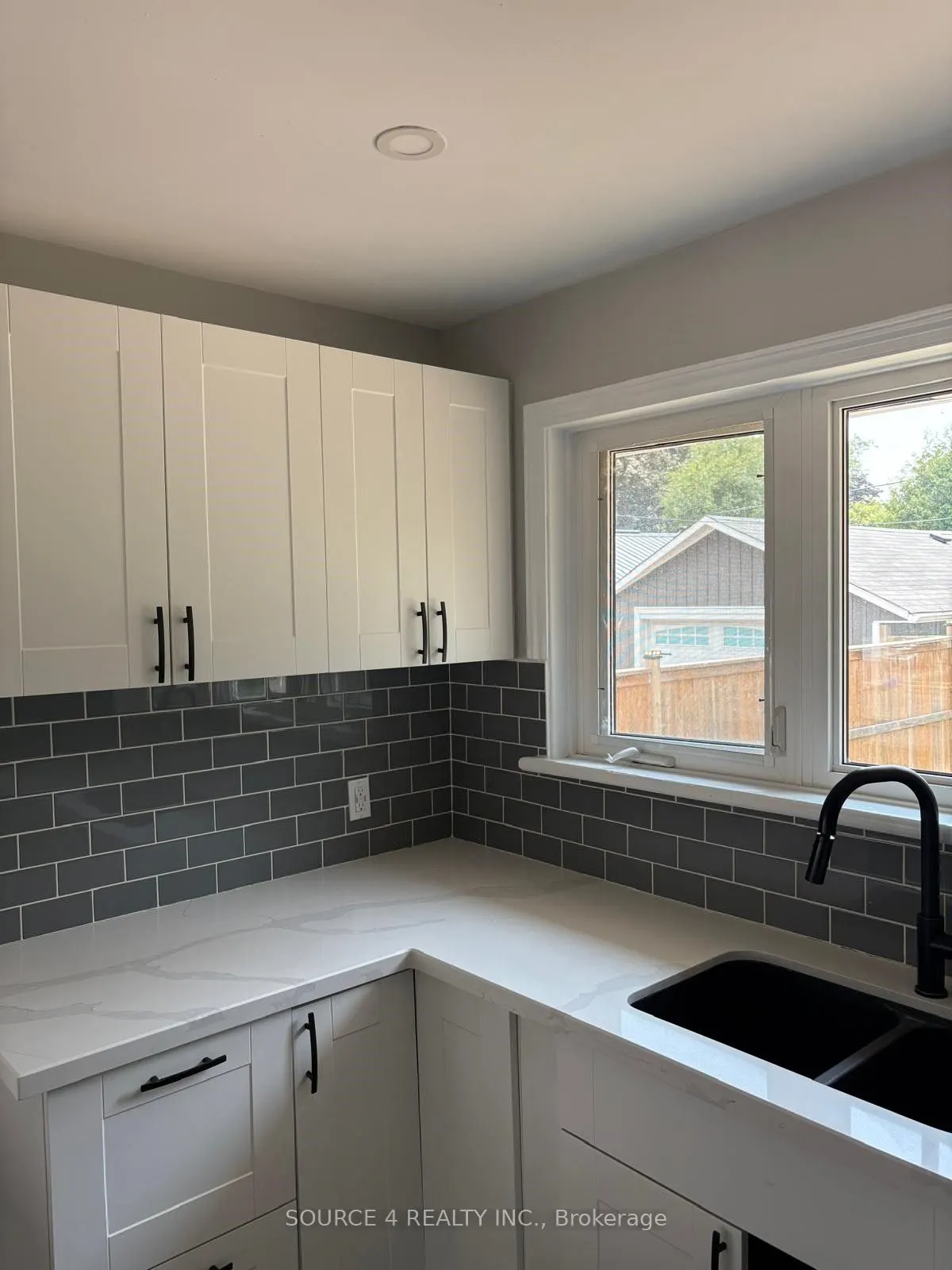 489 Rossland Road W