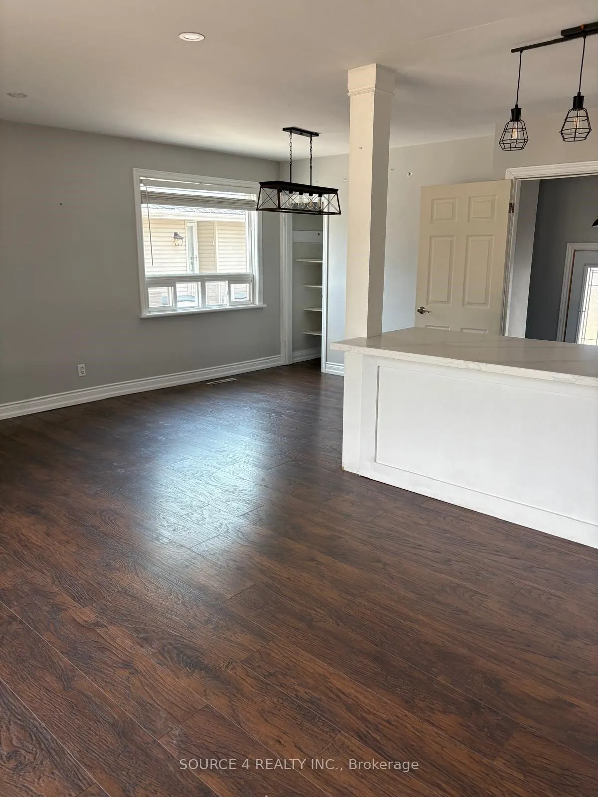 489 Rossland Road W