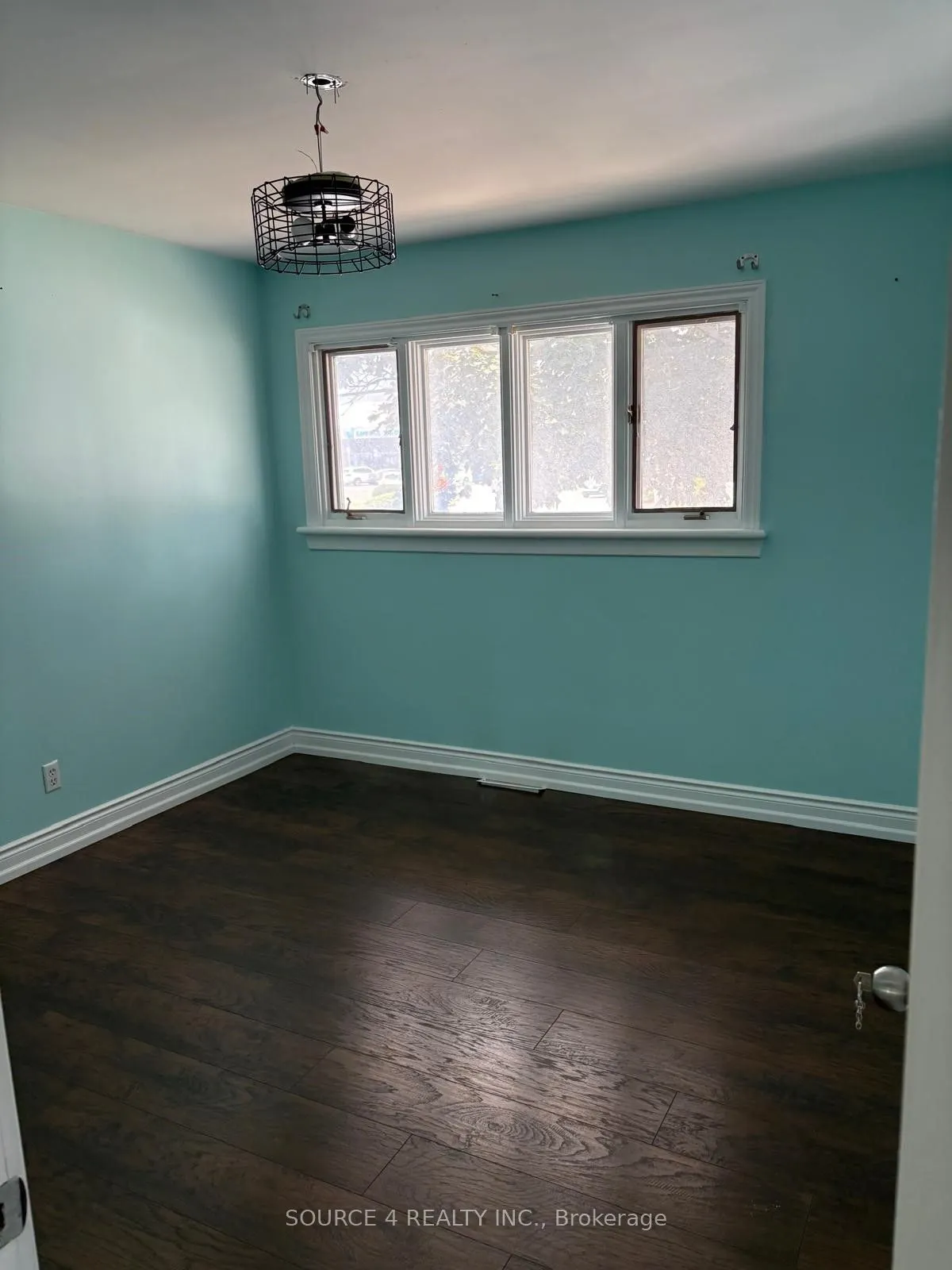489 Rossland Road W
