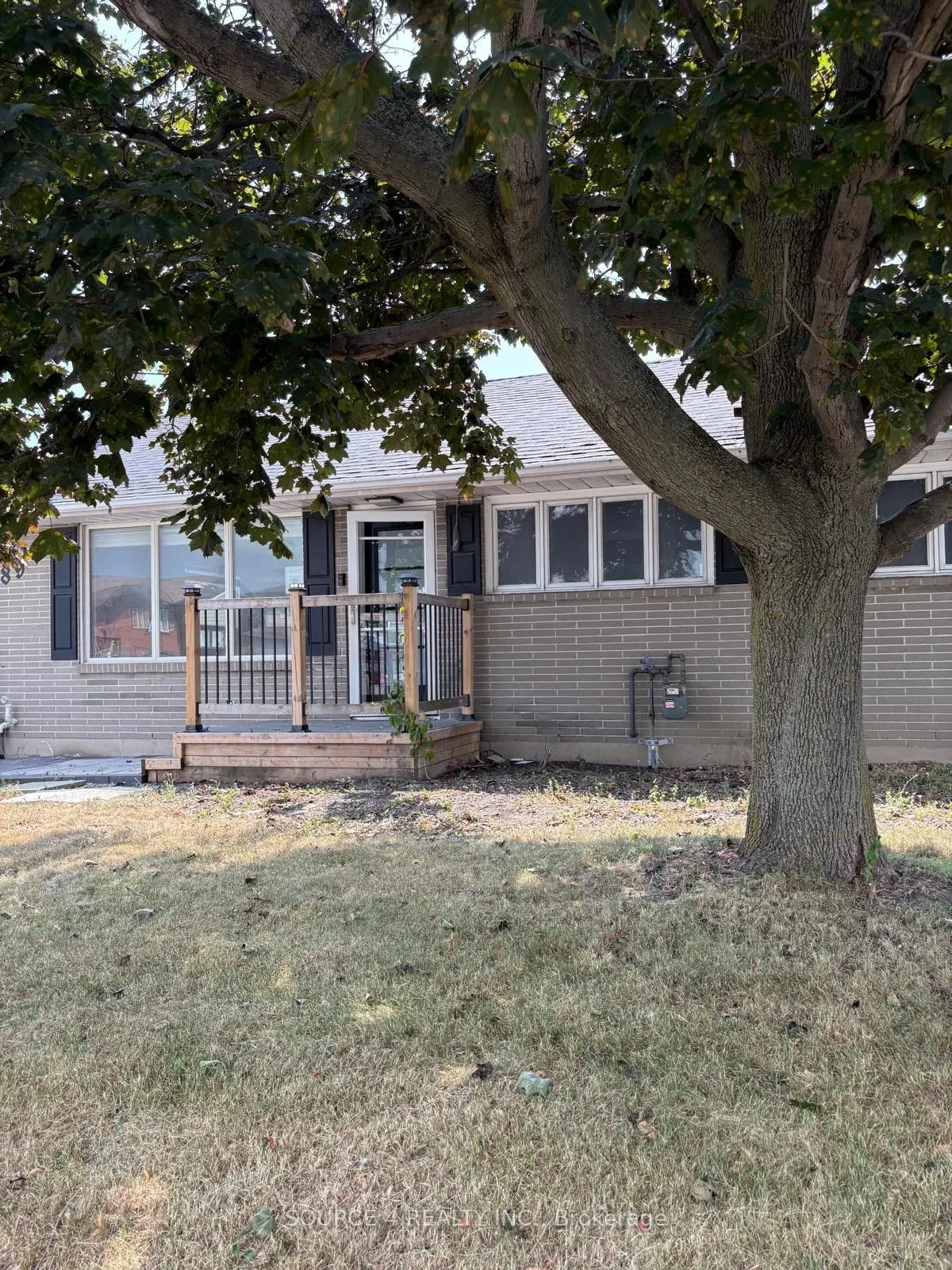 489 Rossland Road W